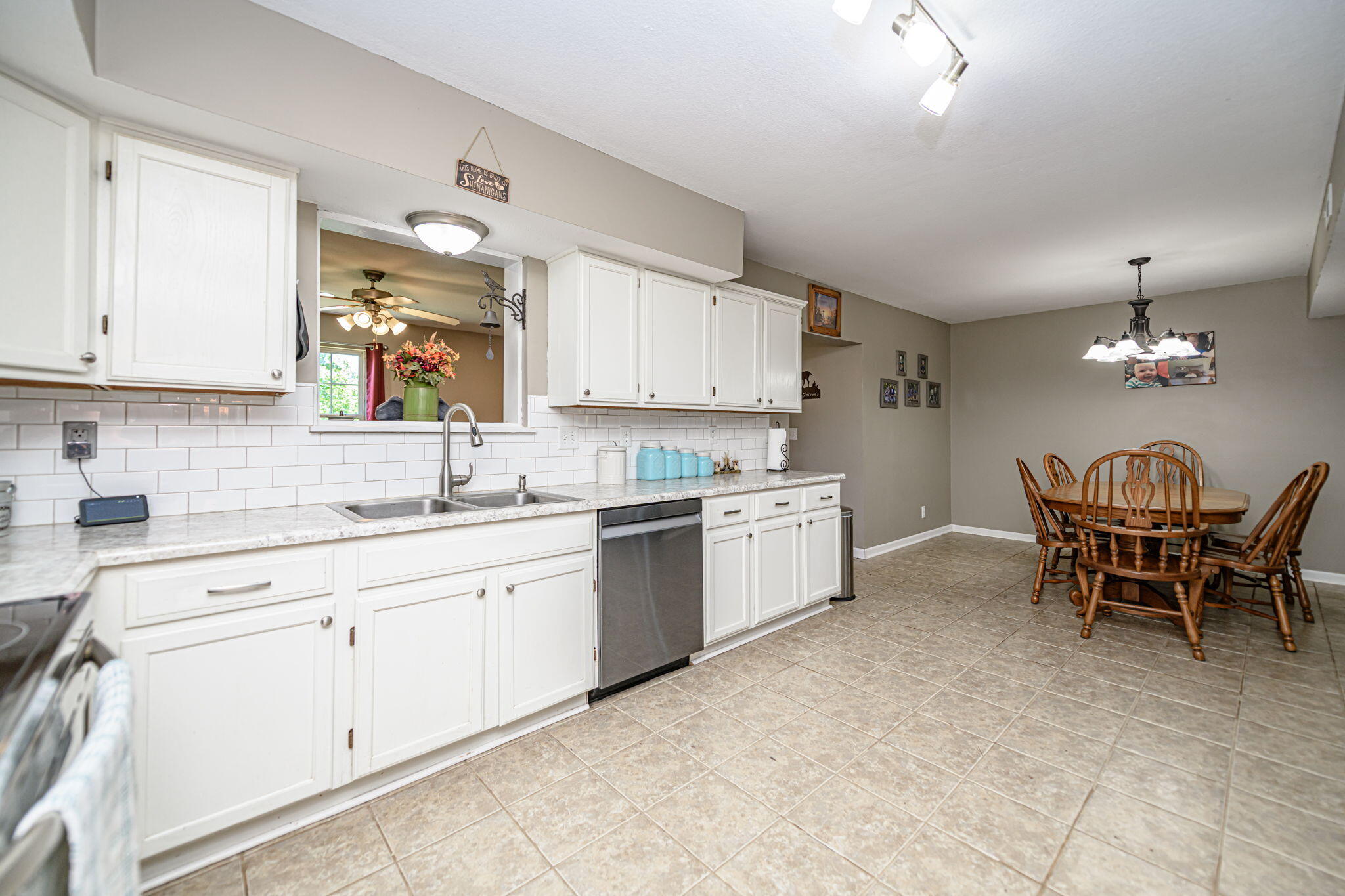 Columbia, Missouri 65202, United States, 3 Bedrooms Bedrooms, ,3 BathroomsBathrooms,Residential,Active,136878