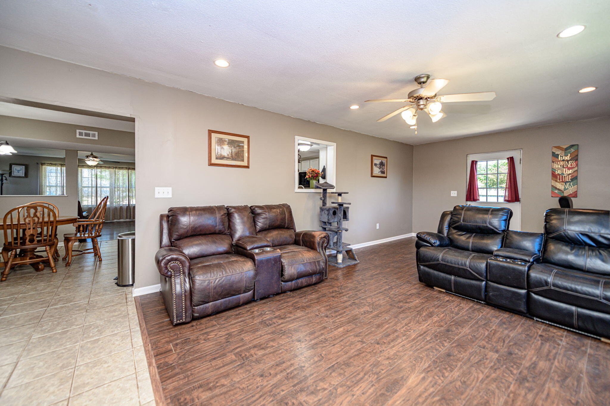 Columbia, Missouri 65202, United States, 3 Bedrooms Bedrooms, ,3 BathroomsBathrooms,Residential,Active,136878