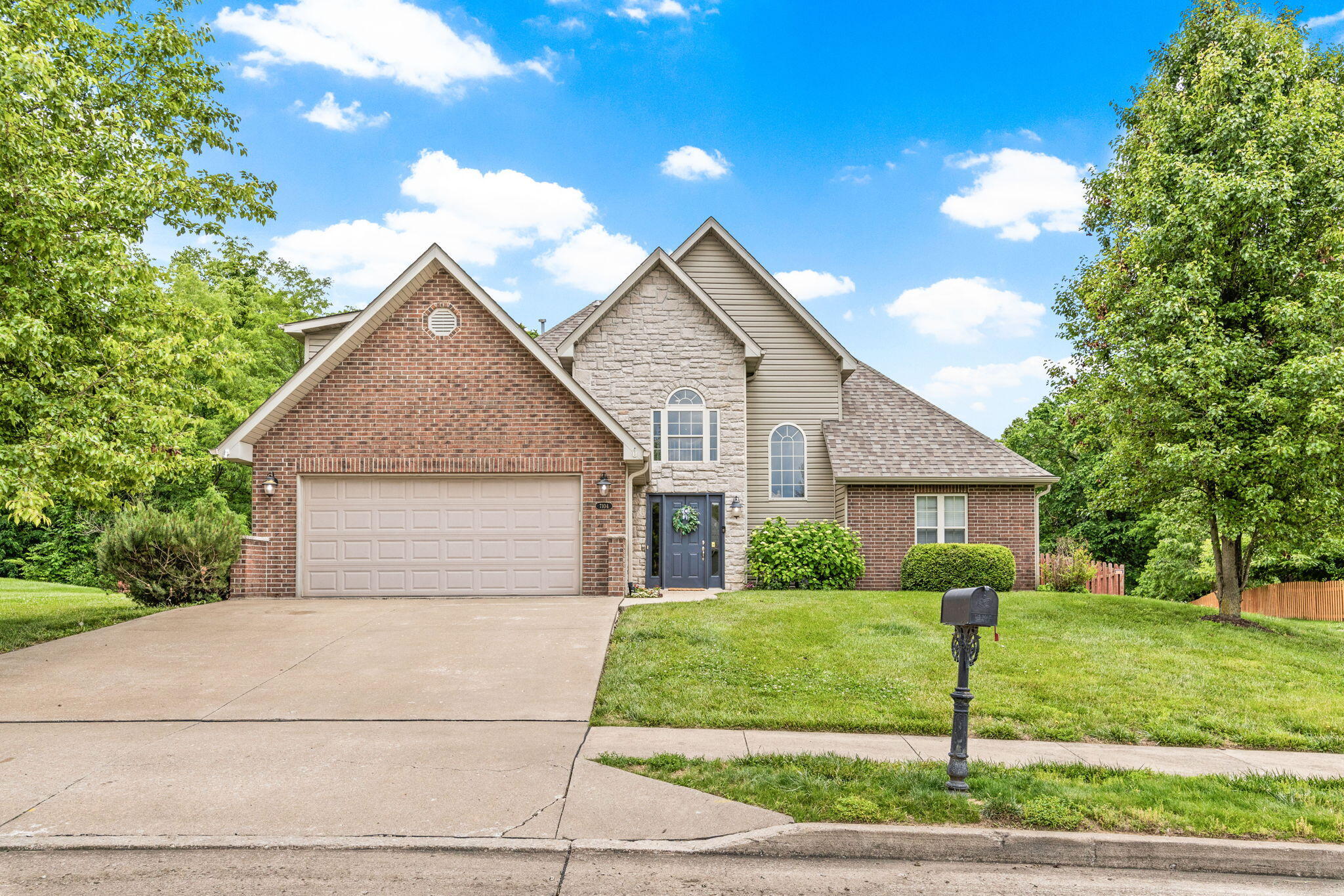 Columbia, Missouri 65203, United States, 3 Bedrooms Bedrooms, ,2 BathroomsBathrooms,Residential,Pending,141511