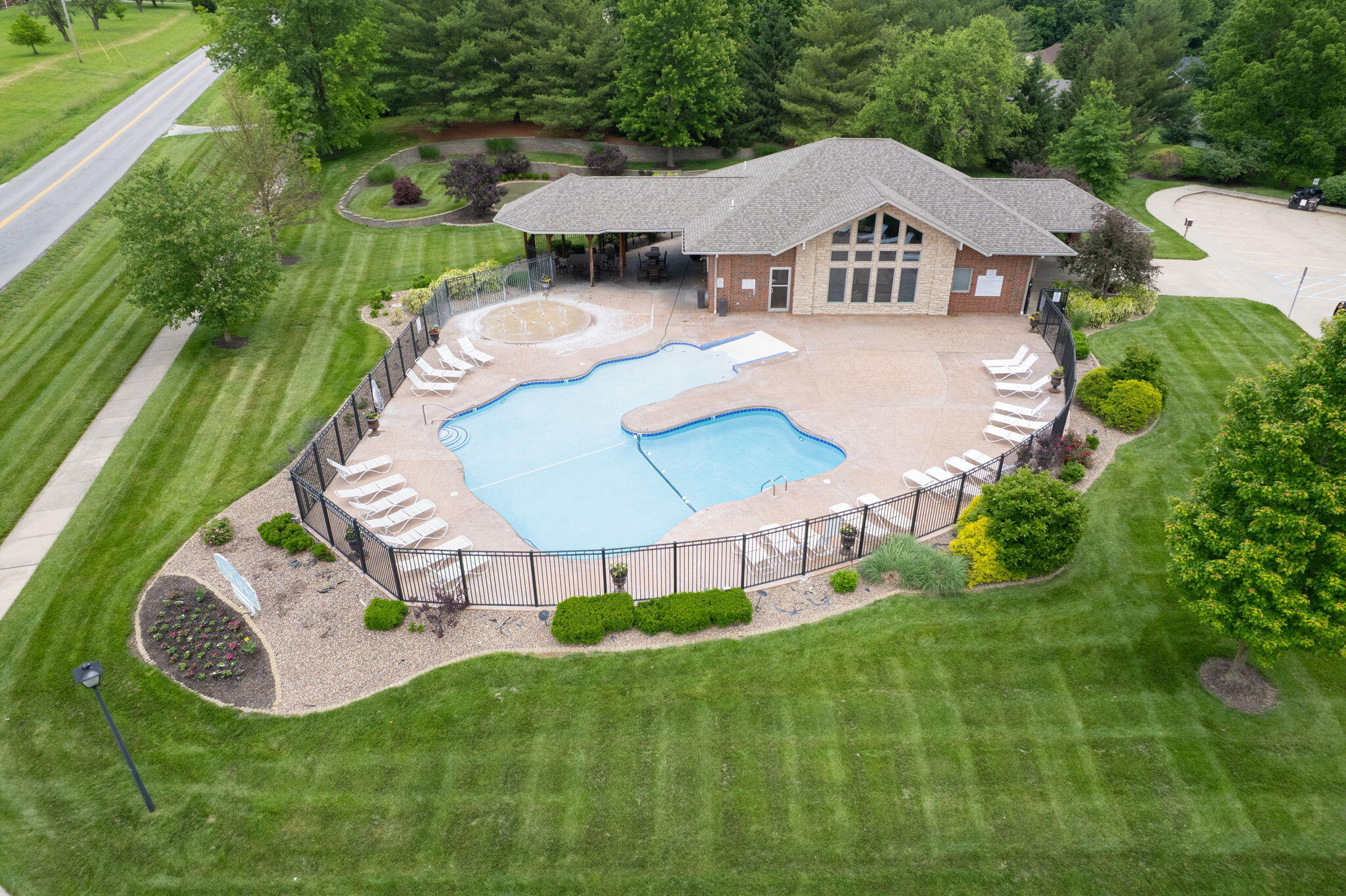 Columbia, Missouri 65203, United States, 3 Bedrooms Bedrooms, ,2 BathroomsBathrooms,Residential,Pending,141511