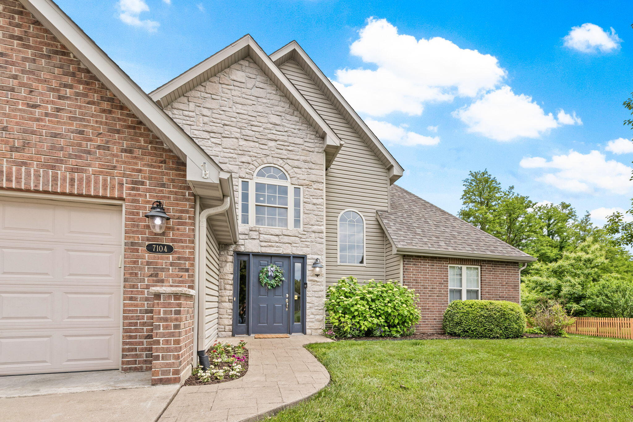 Columbia, Missouri 65203, United States, 3 Bedrooms Bedrooms, ,2 BathroomsBathrooms,Residential,Pending,141511