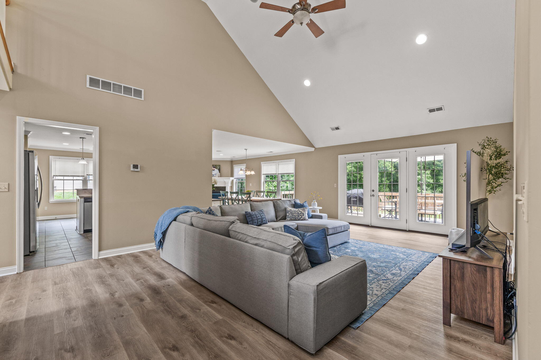 Columbia, Missouri 65203, United States, 3 Bedrooms Bedrooms, ,2 BathroomsBathrooms,Residential,Pending,141511