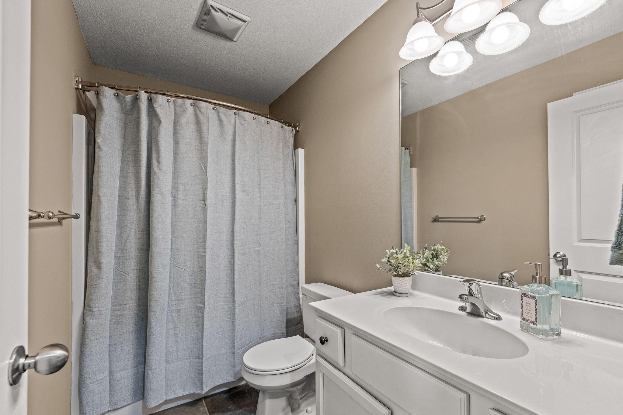 Columbia, Missouri 65203, United States, 3 Bedrooms Bedrooms, ,2 BathroomsBathrooms,Residential,Pending,141511