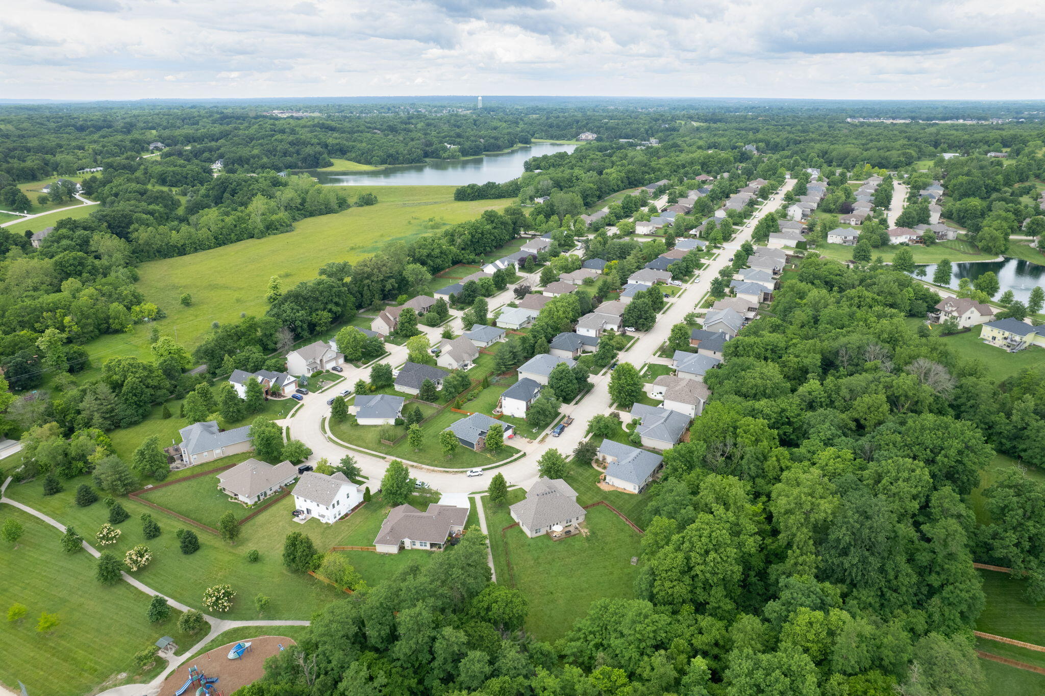 Columbia, Missouri 65203, United States, 3 Bedrooms Bedrooms, ,2 BathroomsBathrooms,Residential,Pending,141511