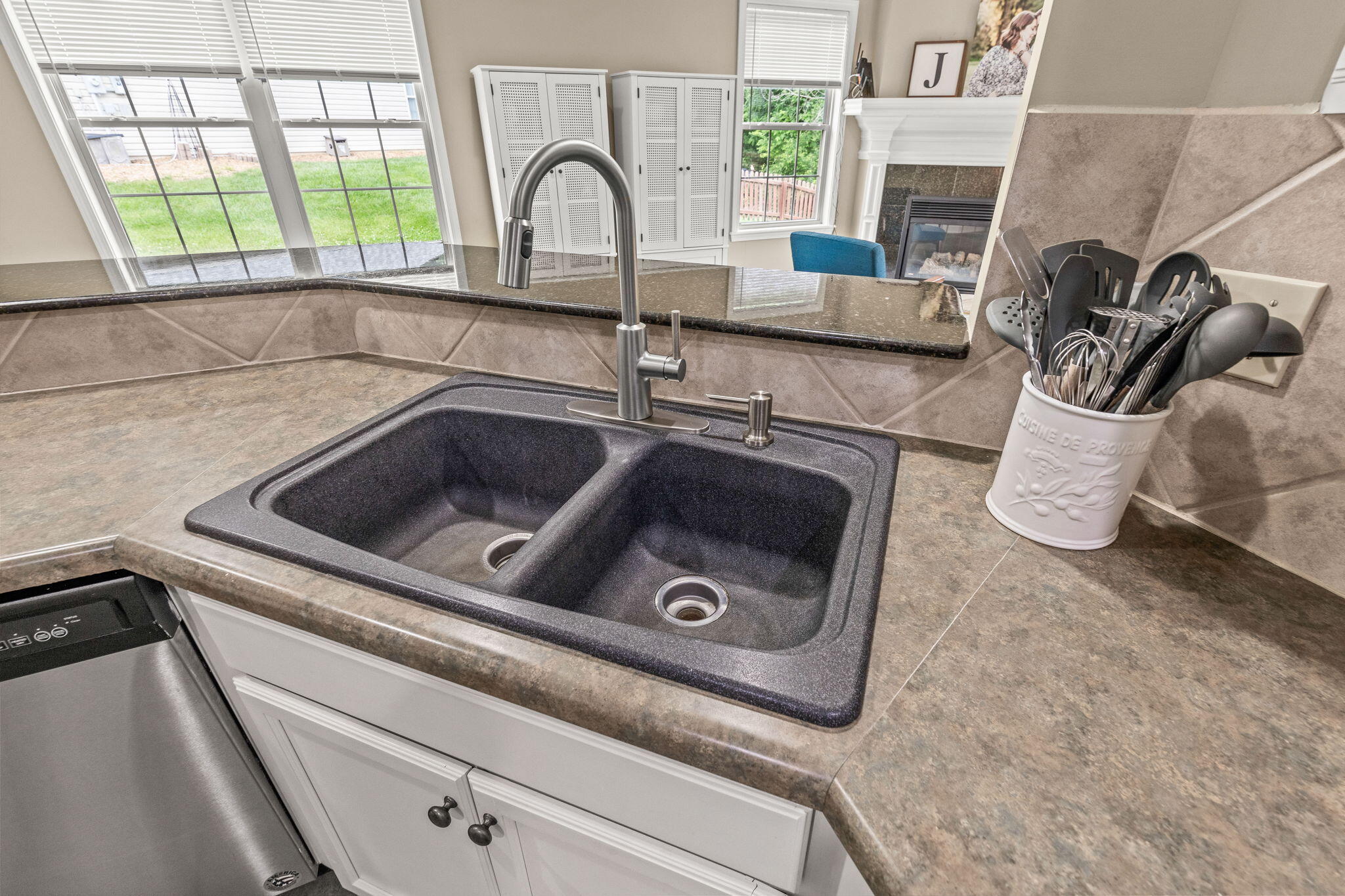 Columbia, Missouri 65203, United States, 3 Bedrooms Bedrooms, ,2 BathroomsBathrooms,Residential,Pending,141511