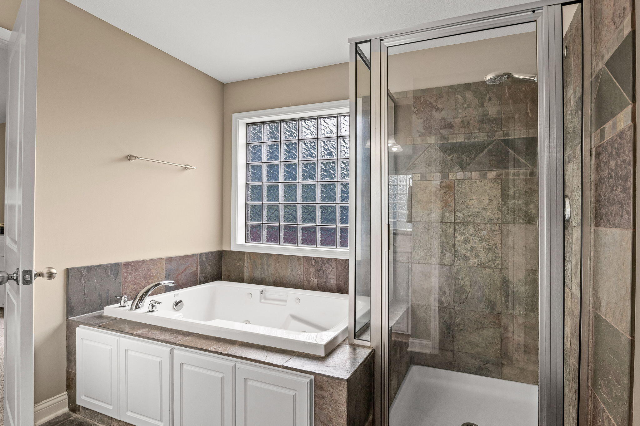 Columbia, Missouri 65203, United States, 3 Bedrooms Bedrooms, ,2 BathroomsBathrooms,Residential,Pending,141511