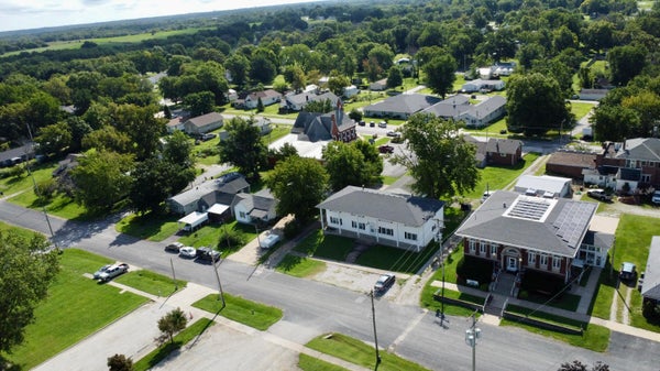 106 E LIBRARY ST, HUNTSVILLE, MO 65259 - Image 376dc1be7d8d1f724652e77f769a7b49/1236077154