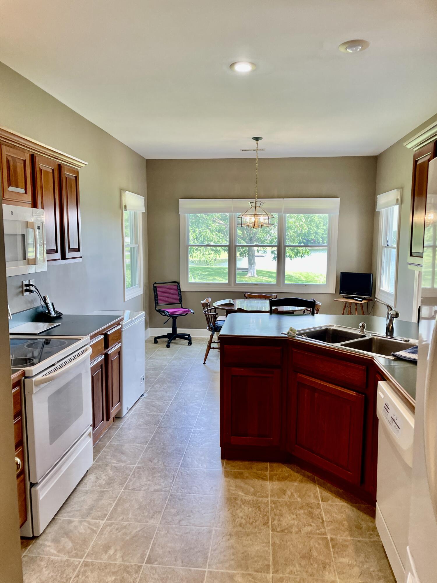 Columbia, Missouri 65203, United States, 3 Bedrooms Bedrooms, ,3 BathroomsBathrooms,Residential,Active,144406