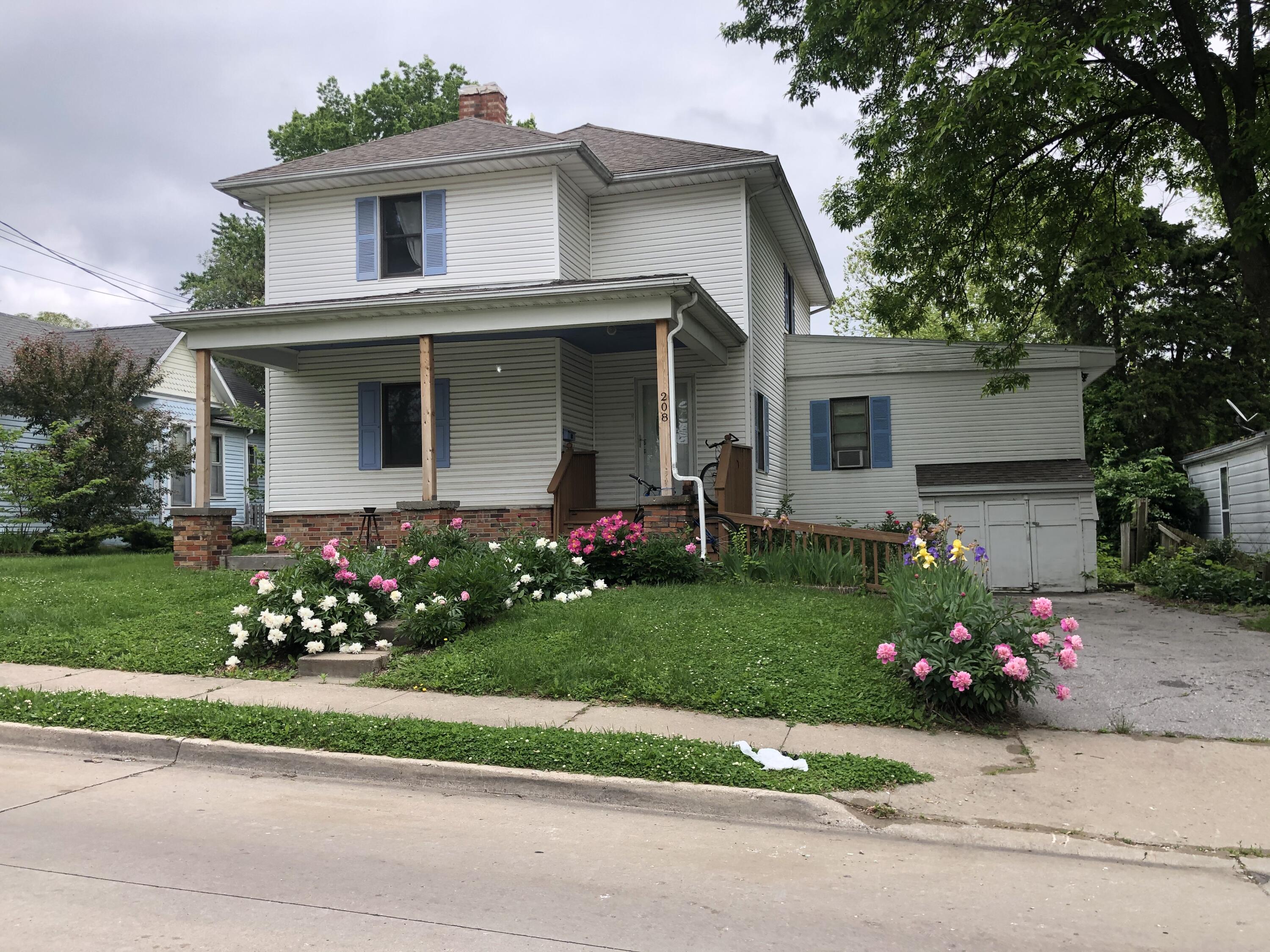 Columbia, Missouri 65201, United States, 5 Bedrooms Bedrooms, ,3 BathroomsBathrooms,Residential,Active,12963