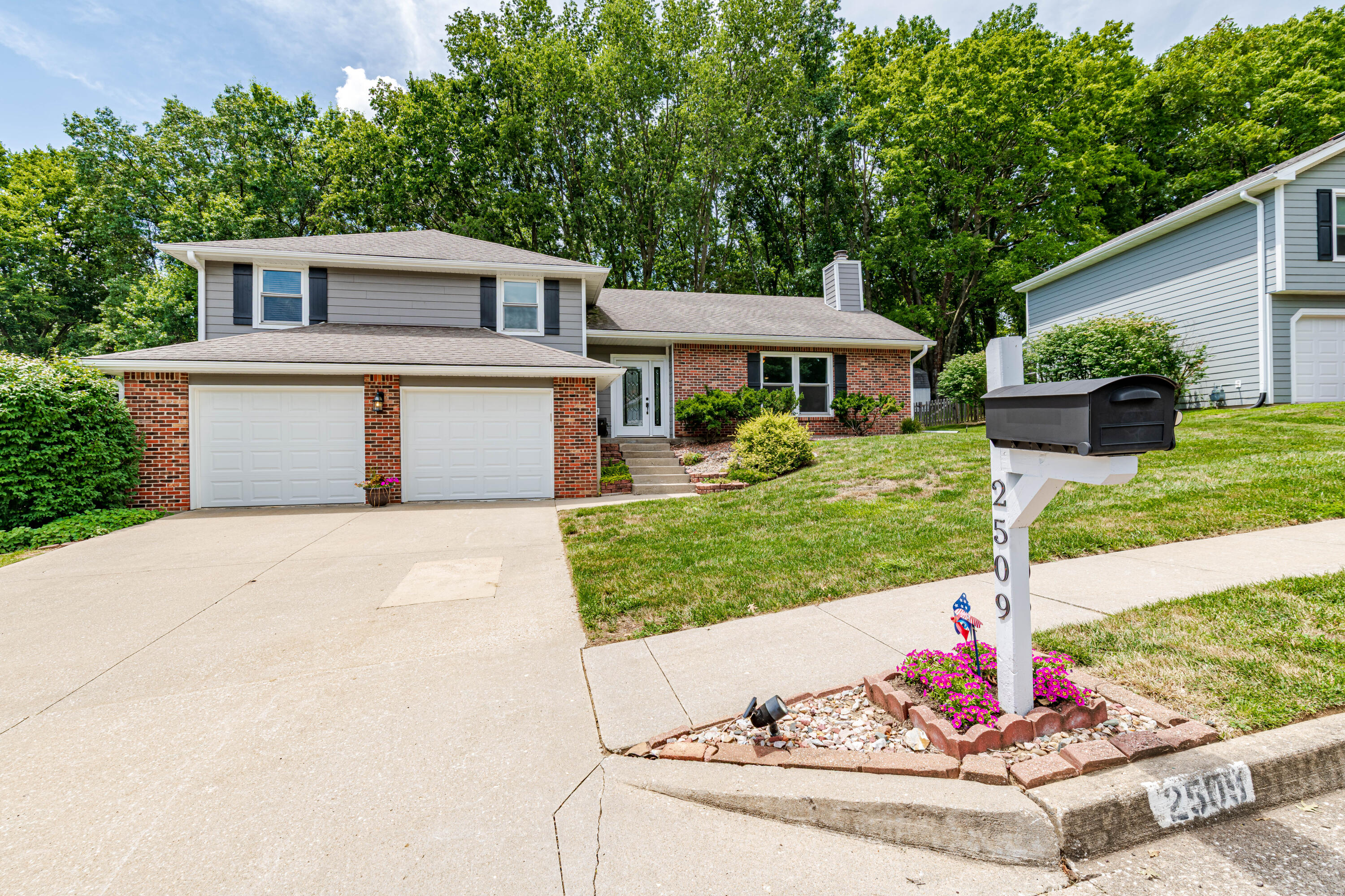 Columbia, Missouri 65203, United States, 3 Bedrooms Bedrooms, ,3 BathroomsBathrooms,Residential,Active,179058