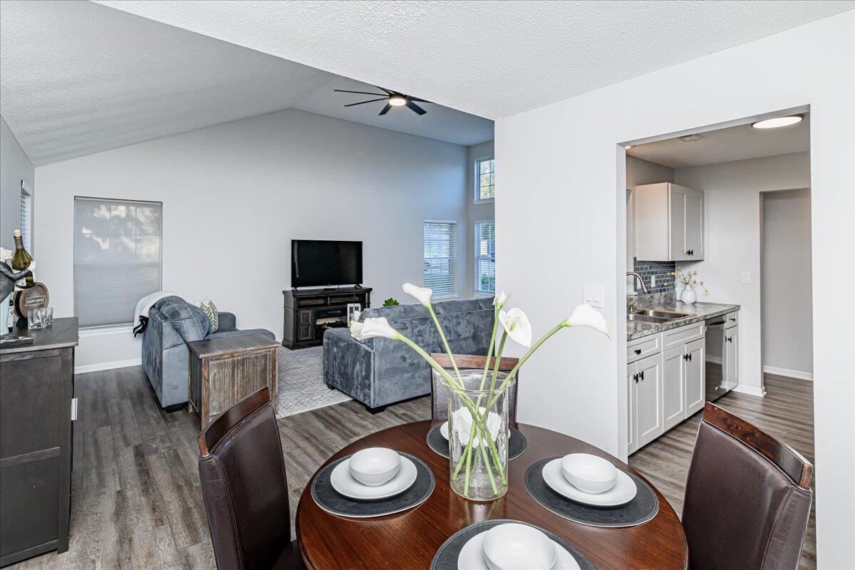 Columbia, Missouri 65201, United States, 3 Bedrooms Bedrooms, ,2 BathroomsBathrooms,Residential,Active,241753