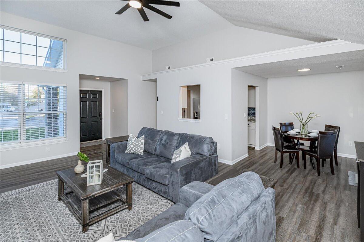 Columbia, Missouri 65201, United States, 3 Bedrooms Bedrooms, ,2 BathroomsBathrooms,Residential,Active,241753