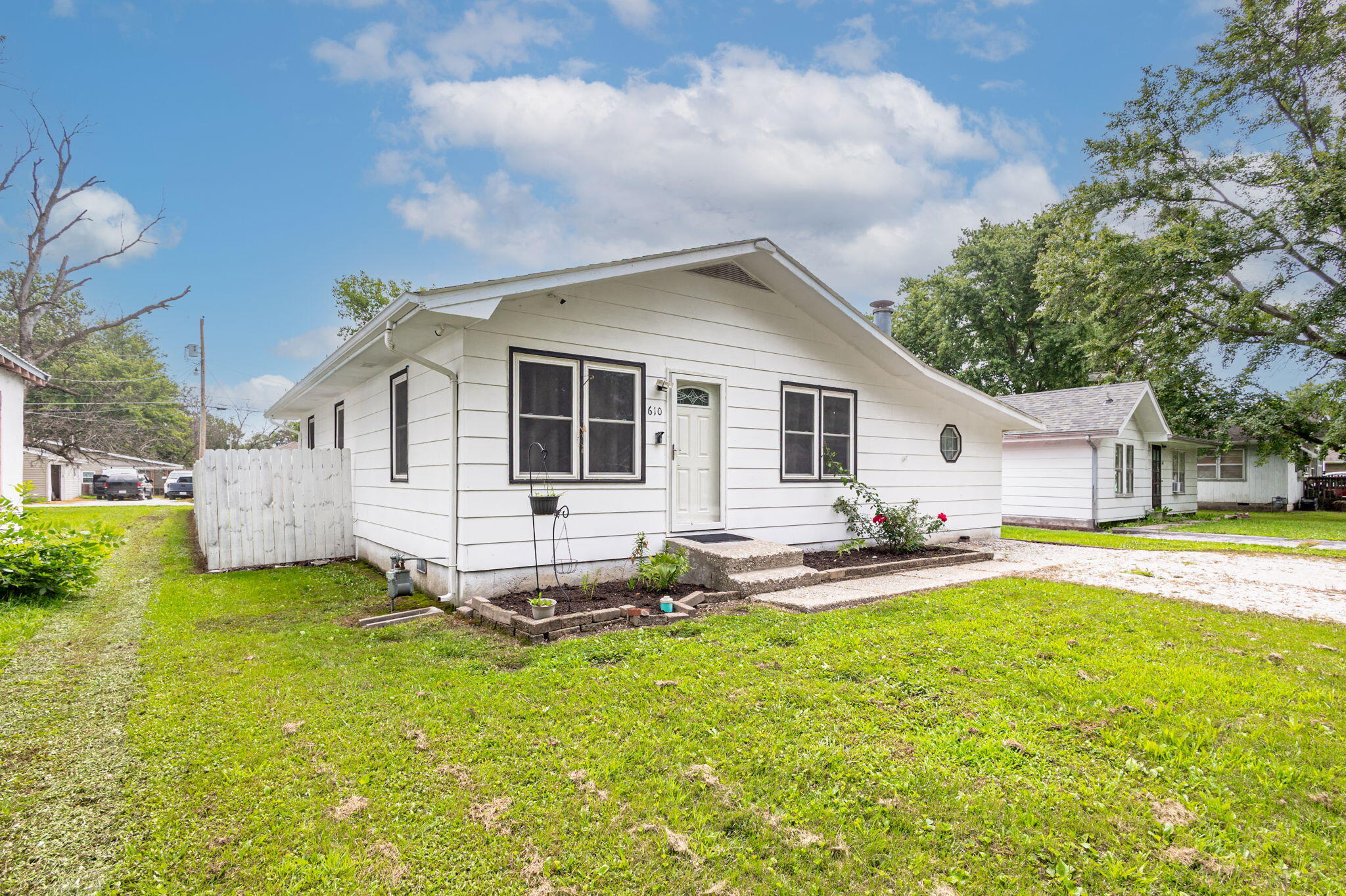 Centralia, Missouri 65240, United States, 3 Bedrooms Bedrooms, ,2 BathroomsBathrooms,Residential,Active,166280