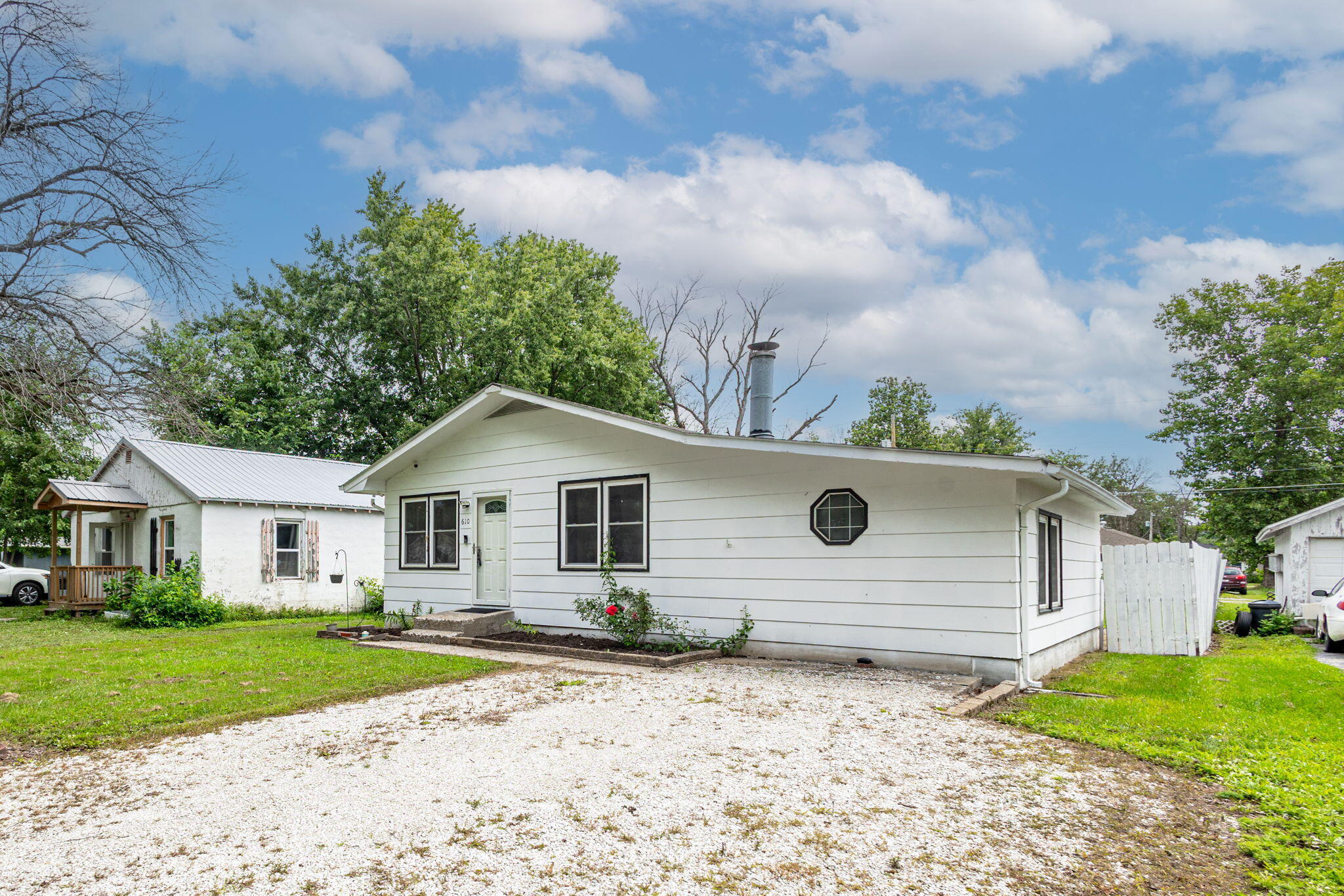 Centralia, Missouri 65240, United States, 3 Bedrooms Bedrooms, ,2 BathroomsBathrooms,Residential,Active,166280