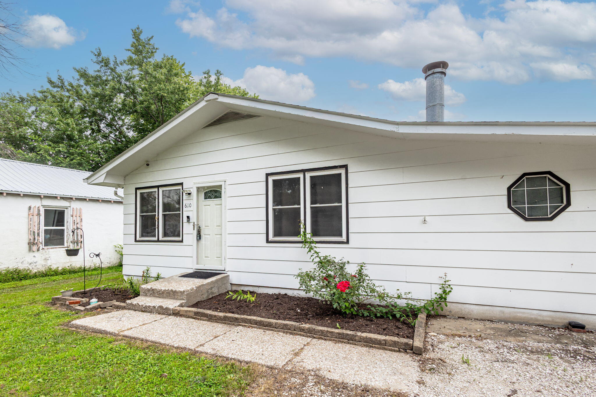 Centralia, Missouri 65240, United States, 3 Bedrooms Bedrooms, ,2 BathroomsBathrooms,Residential,Active,166280