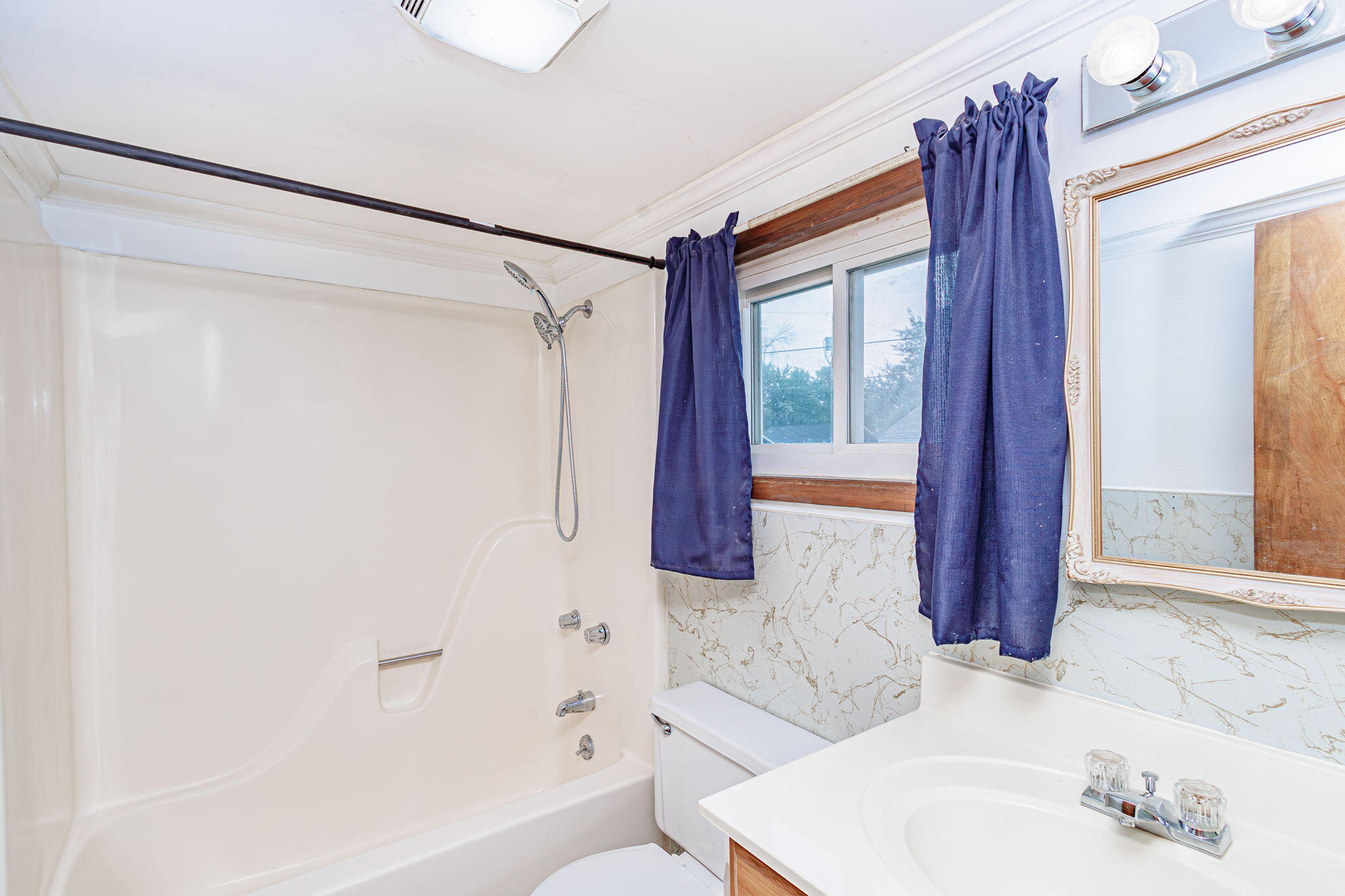 Centralia, Missouri 65240, United States, 3 Bedrooms Bedrooms, ,2 BathroomsBathrooms,Residential,Active,166280