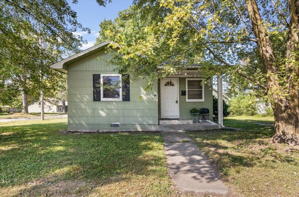 451 S ALLEN ST, CENTRALIA, MO 65240 - Image 7b8b59b9df0fab8d791f5a5dddf990d4/4093054675