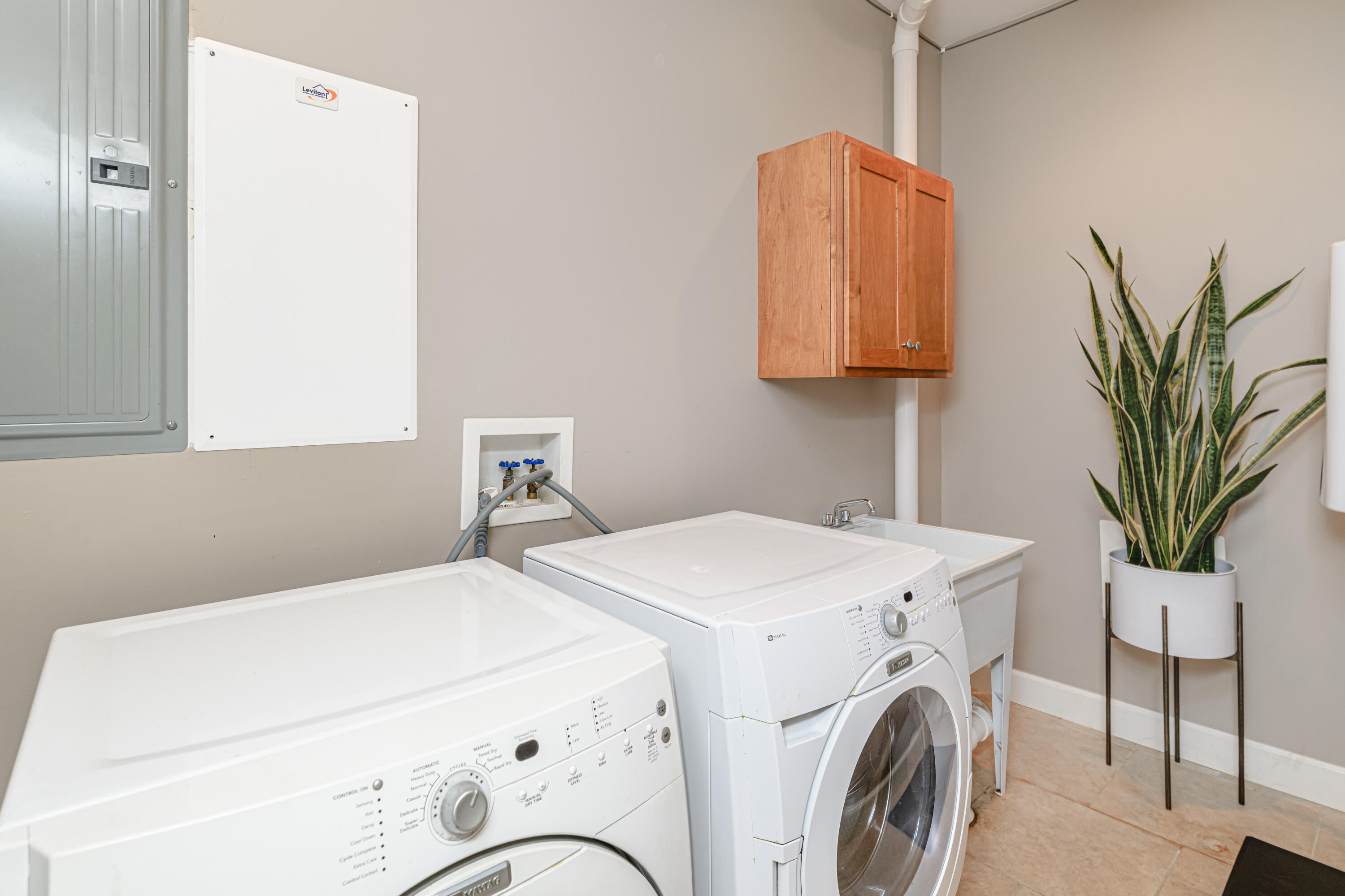 Columbia, Missouri 65203, United States, 3 Bedrooms Bedrooms, ,3 BathroomsBathrooms,Residential,Active,247184