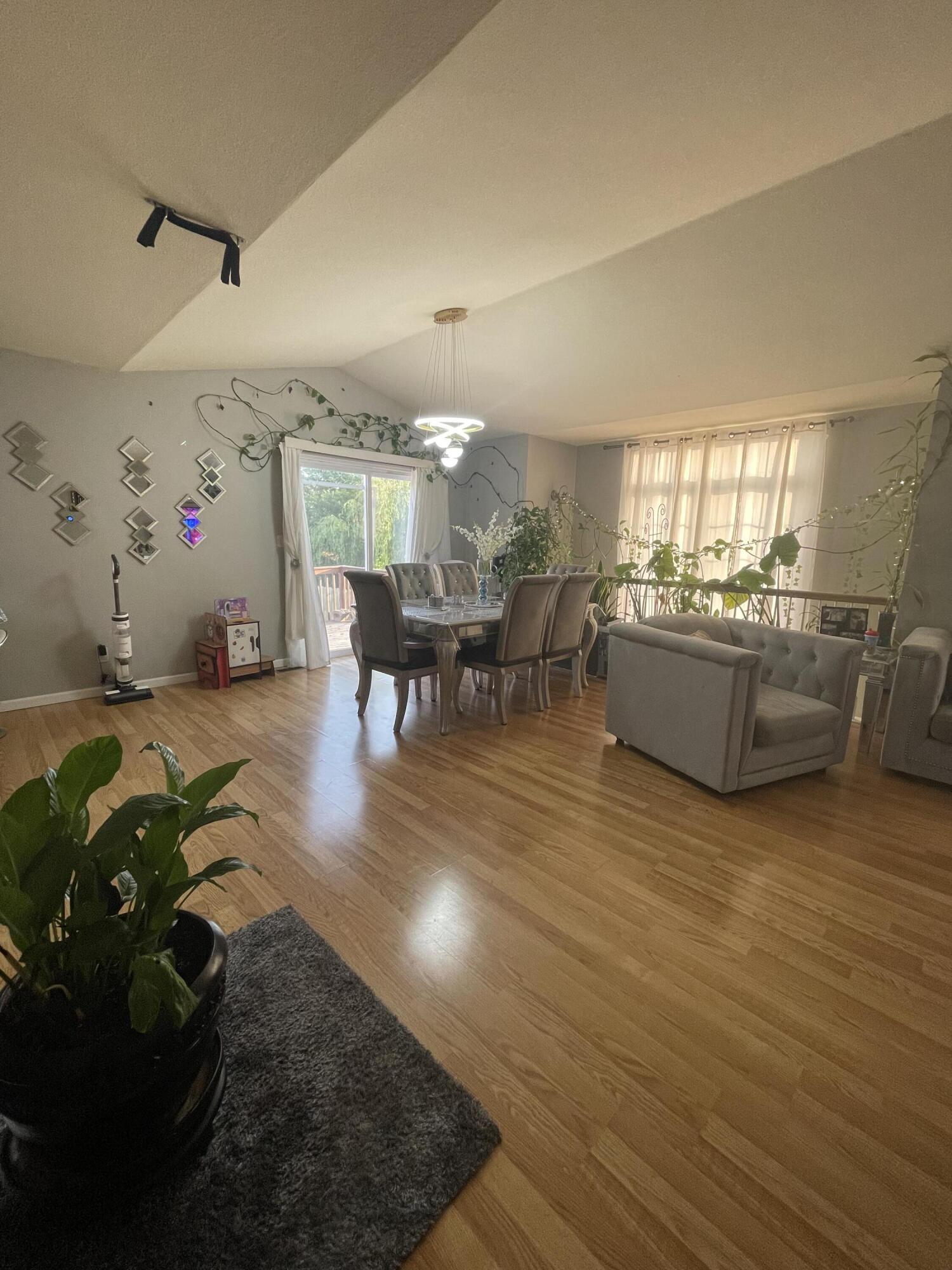 Columbia, Missouri 65202, United States, 3 Bedrooms Bedrooms, ,3 BathroomsBathrooms,Residential,Active,105025