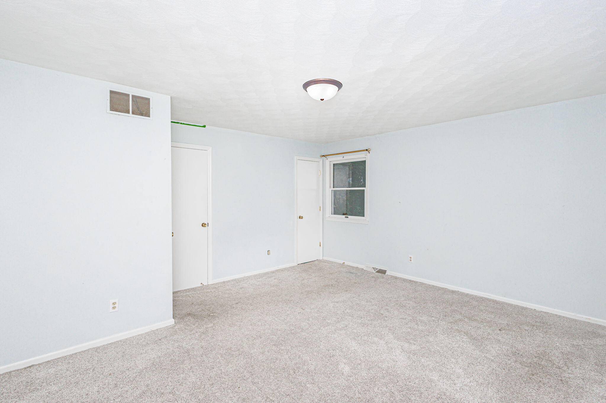 Jefferson City, Missouri 65109, United States, 7 Bedrooms Bedrooms, ,4 BathroomsBathrooms,Residential,Active,229582