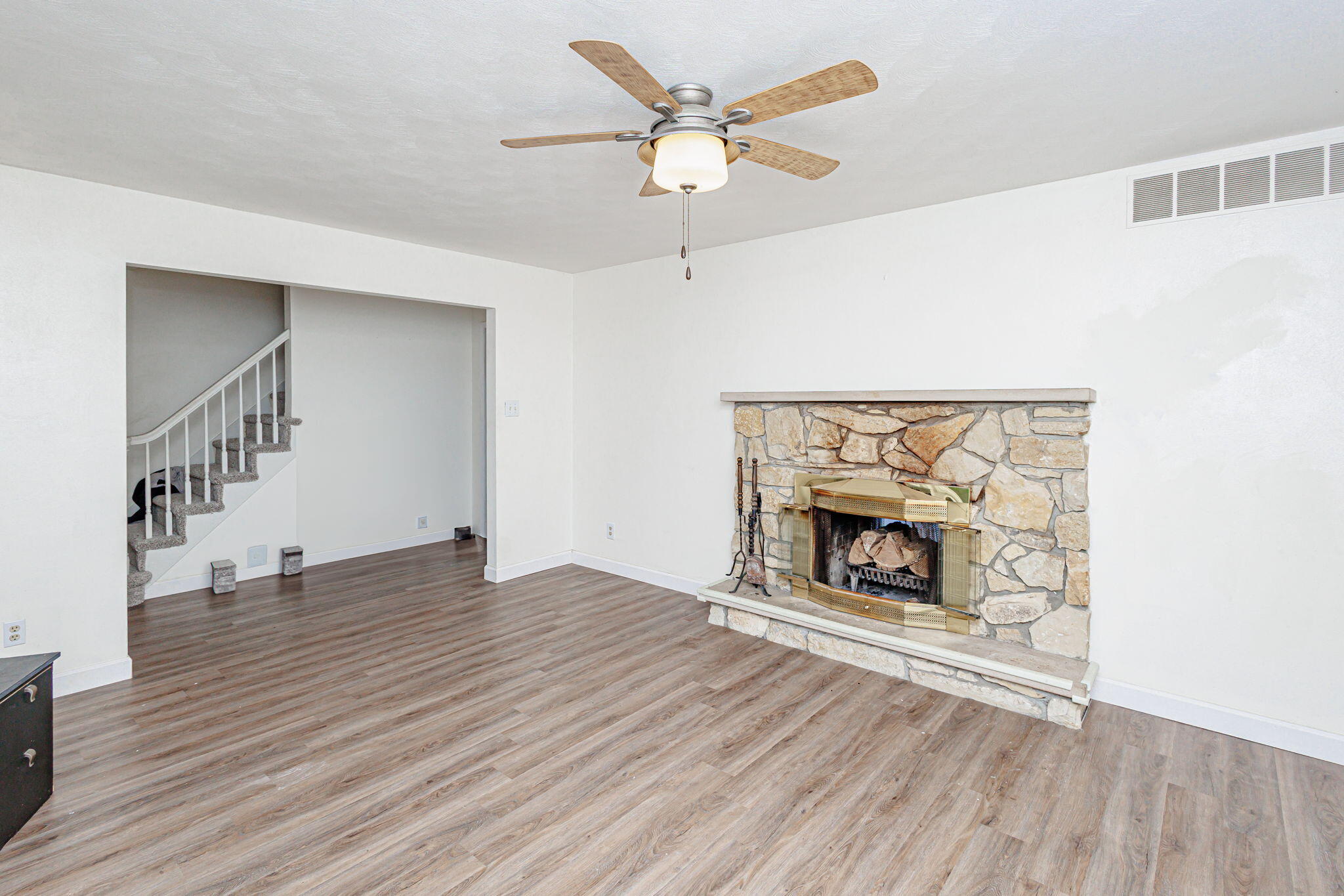 Jefferson City, Missouri 65109, United States, 7 Bedrooms Bedrooms, ,4 BathroomsBathrooms,Residential,Active,229582