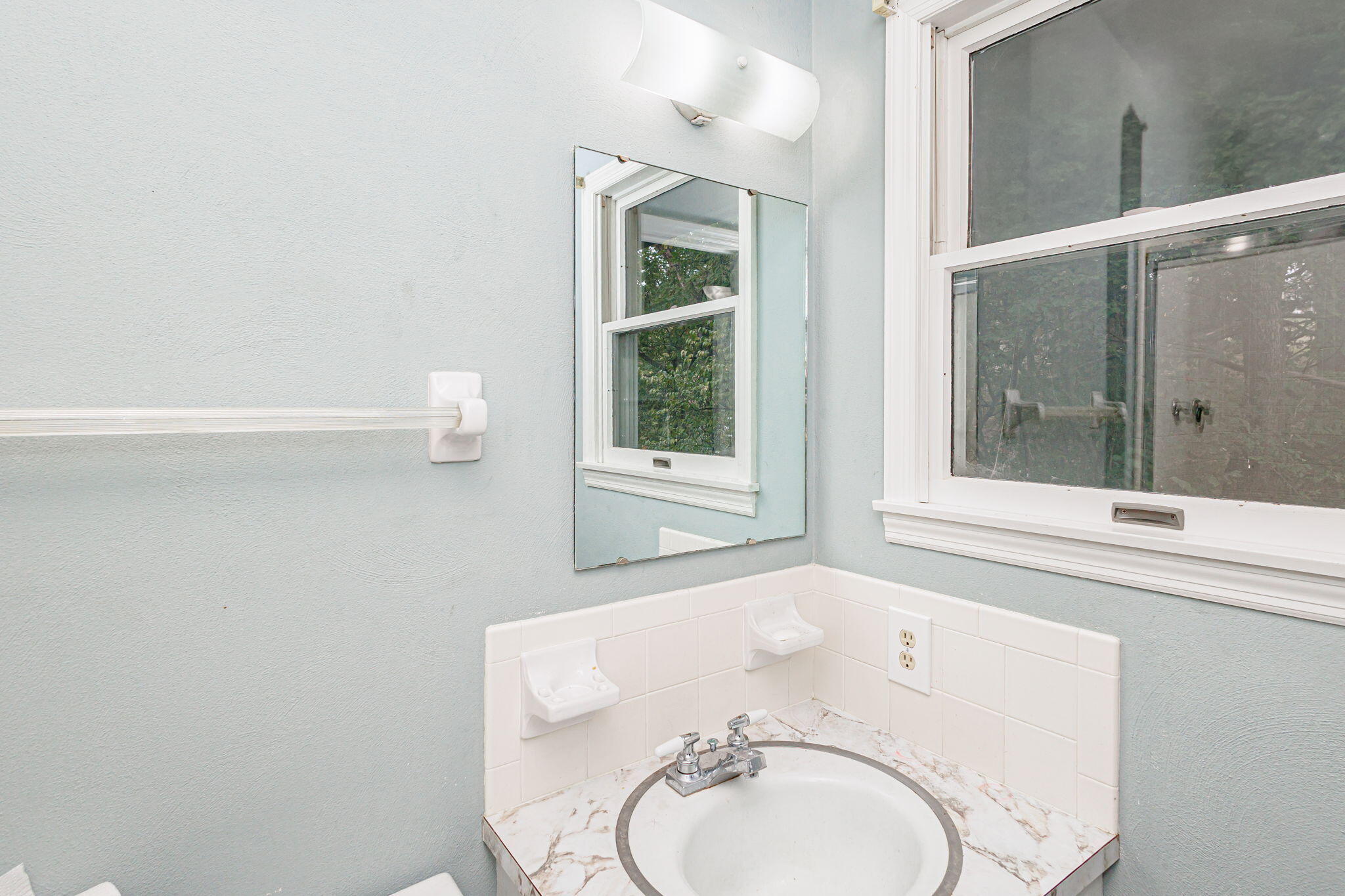 Jefferson City, Missouri 65109, United States, 7 Bedrooms Bedrooms, ,4 BathroomsBathrooms,Residential,Active,229582