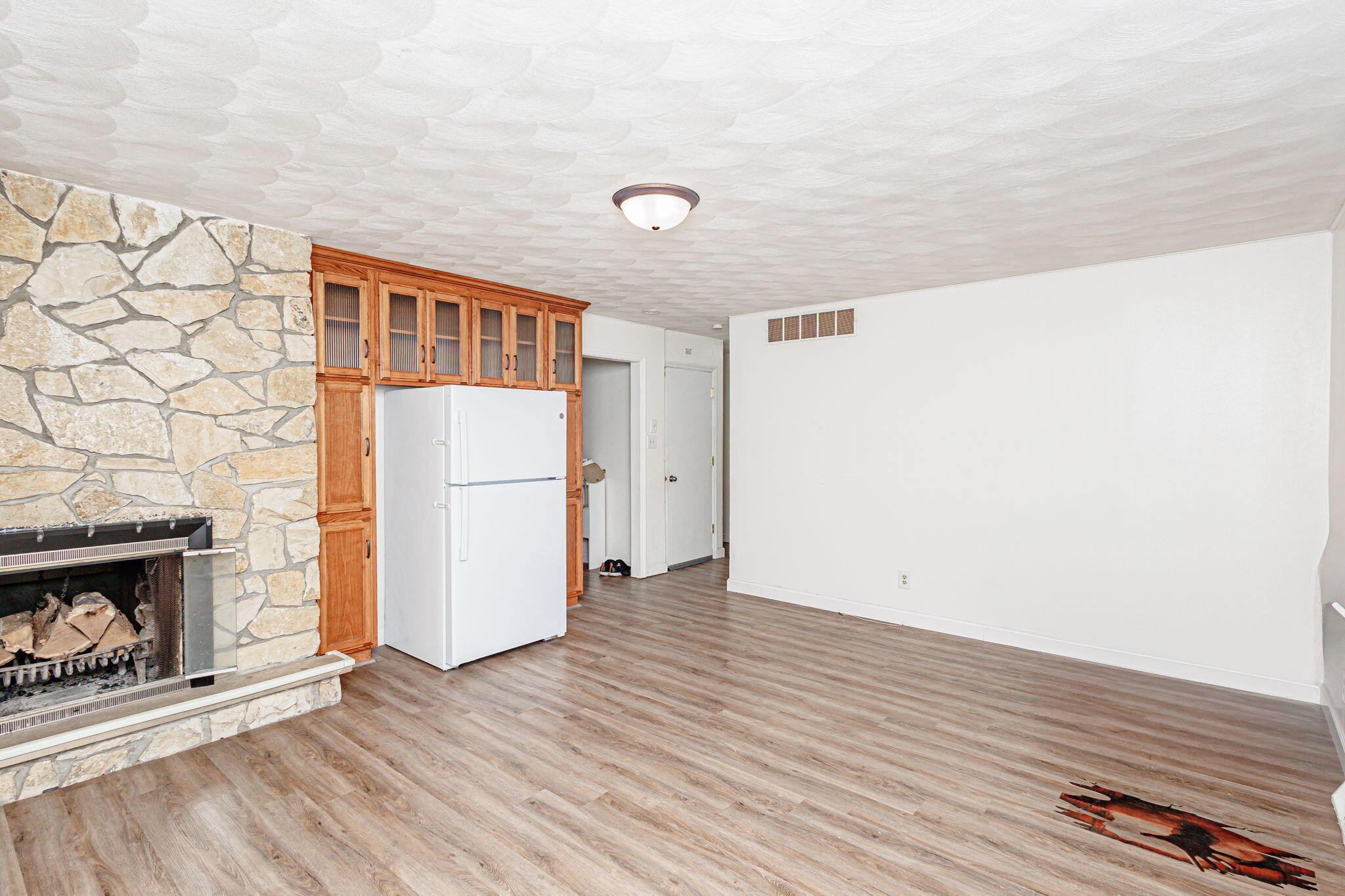 Jefferson City, Missouri 65109, United States, 7 Bedrooms Bedrooms, ,4 BathroomsBathrooms,Residential,Active,229582