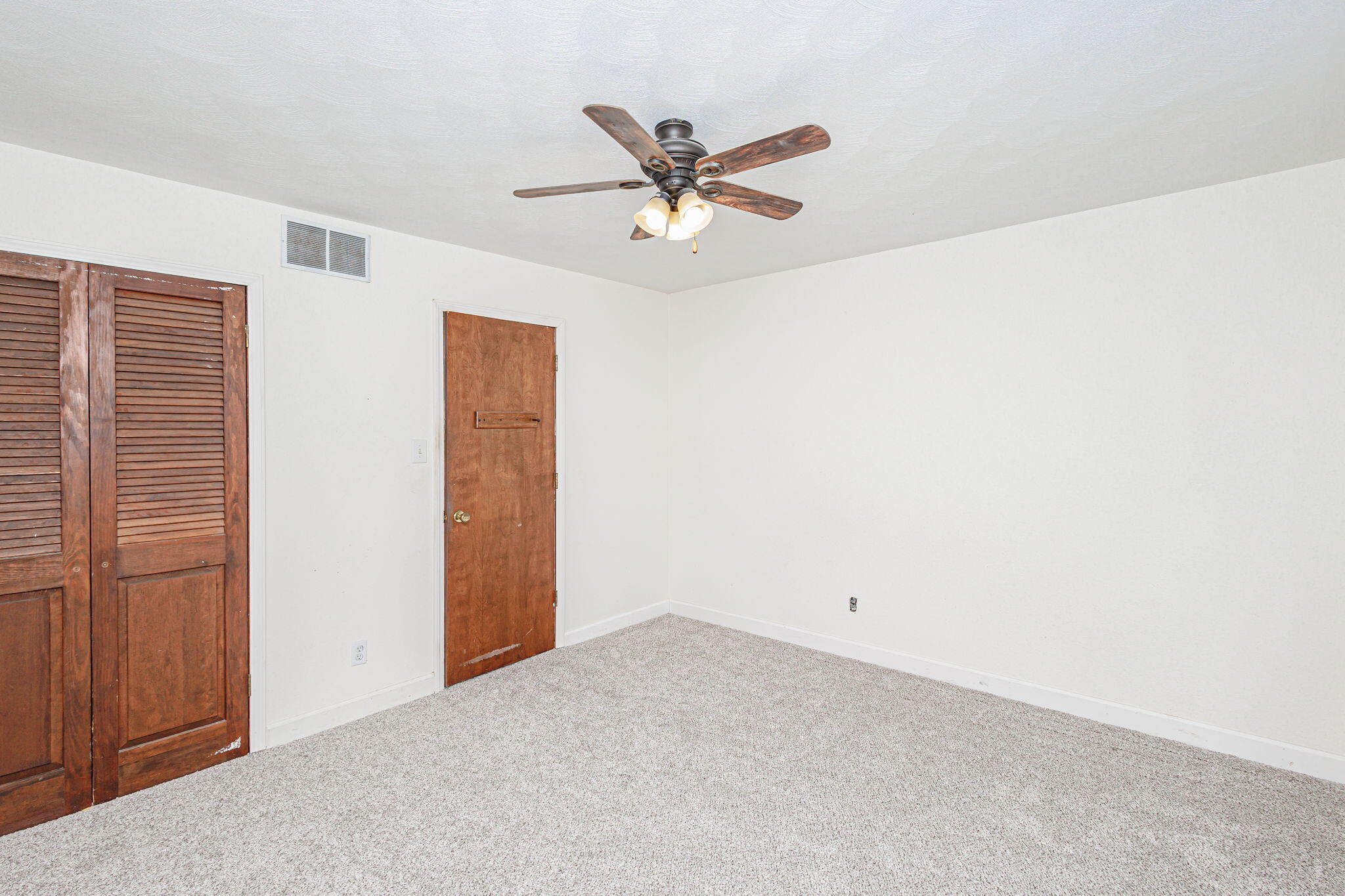 Jefferson City, Missouri 65109, United States, 7 Bedrooms Bedrooms, ,4 BathroomsBathrooms,Residential,Active,229582