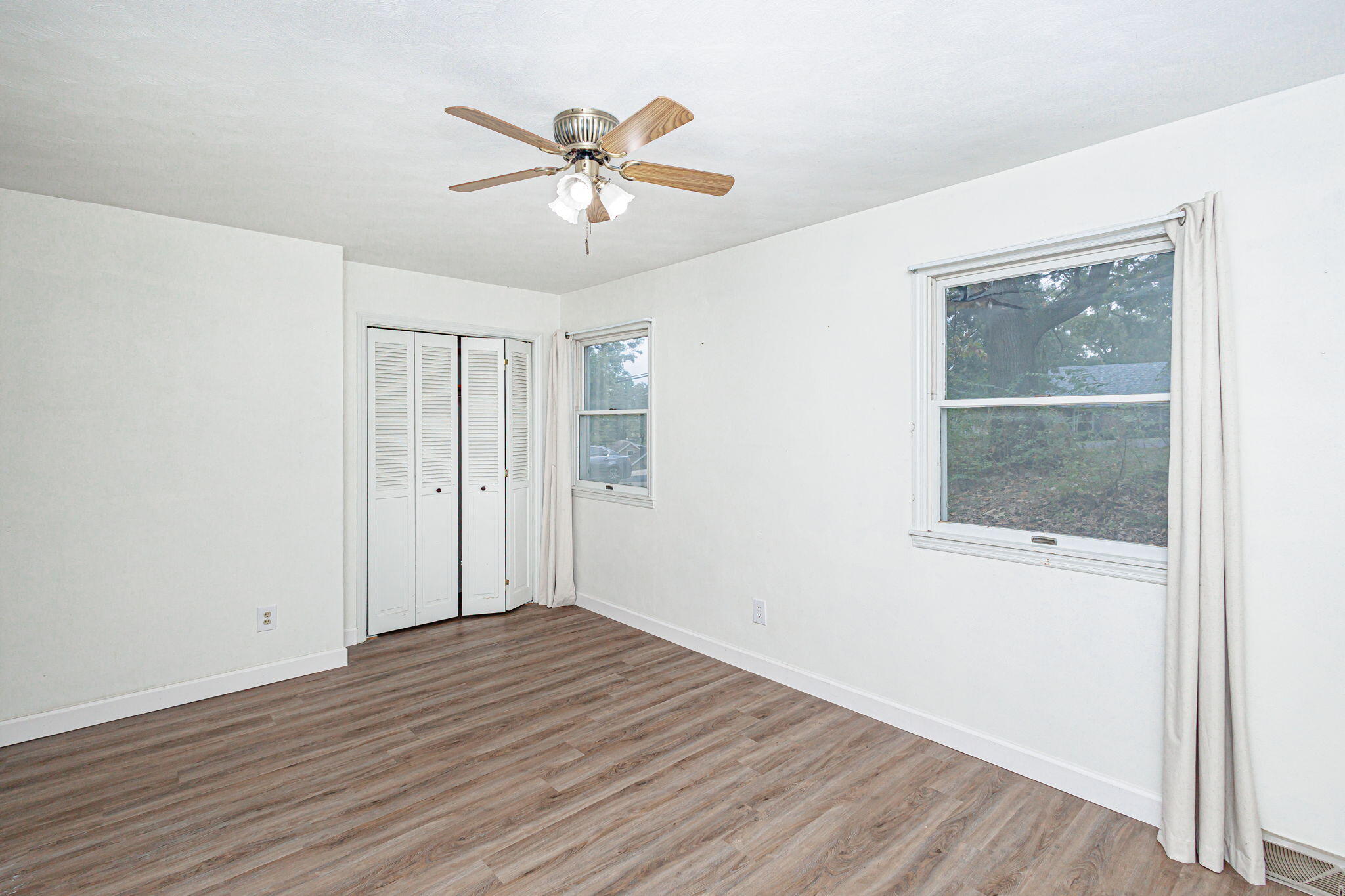 Jefferson City, Missouri 65109, United States, 7 Bedrooms Bedrooms, ,4 BathroomsBathrooms,Residential,Active,229582