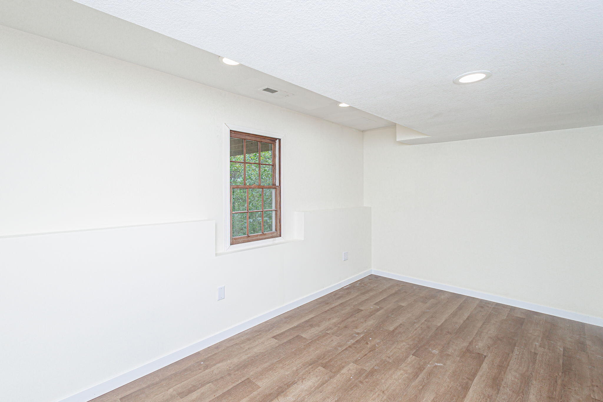 Jefferson City, Missouri 65109, United States, 7 Bedrooms Bedrooms, ,4 BathroomsBathrooms,Residential,Active,229582