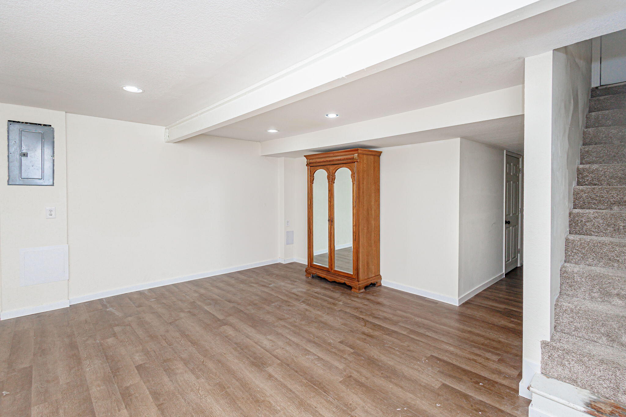 Jefferson City, Missouri 65109, United States, 7 Bedrooms Bedrooms, ,4 BathroomsBathrooms,Residential,Active,229582