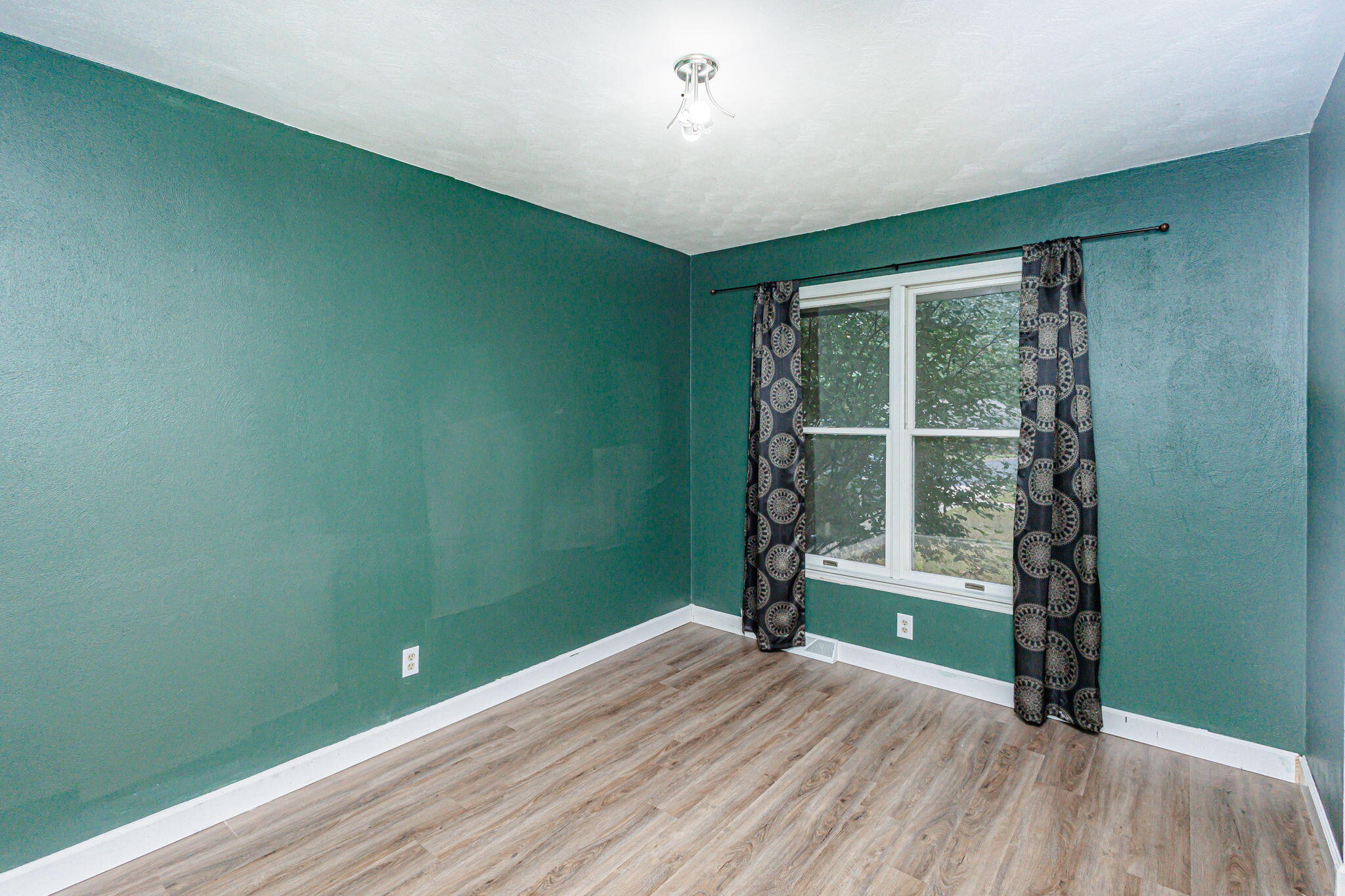 Jefferson City, Missouri 65109, United States, 7 Bedrooms Bedrooms, ,4 BathroomsBathrooms,Residential,Active,229582