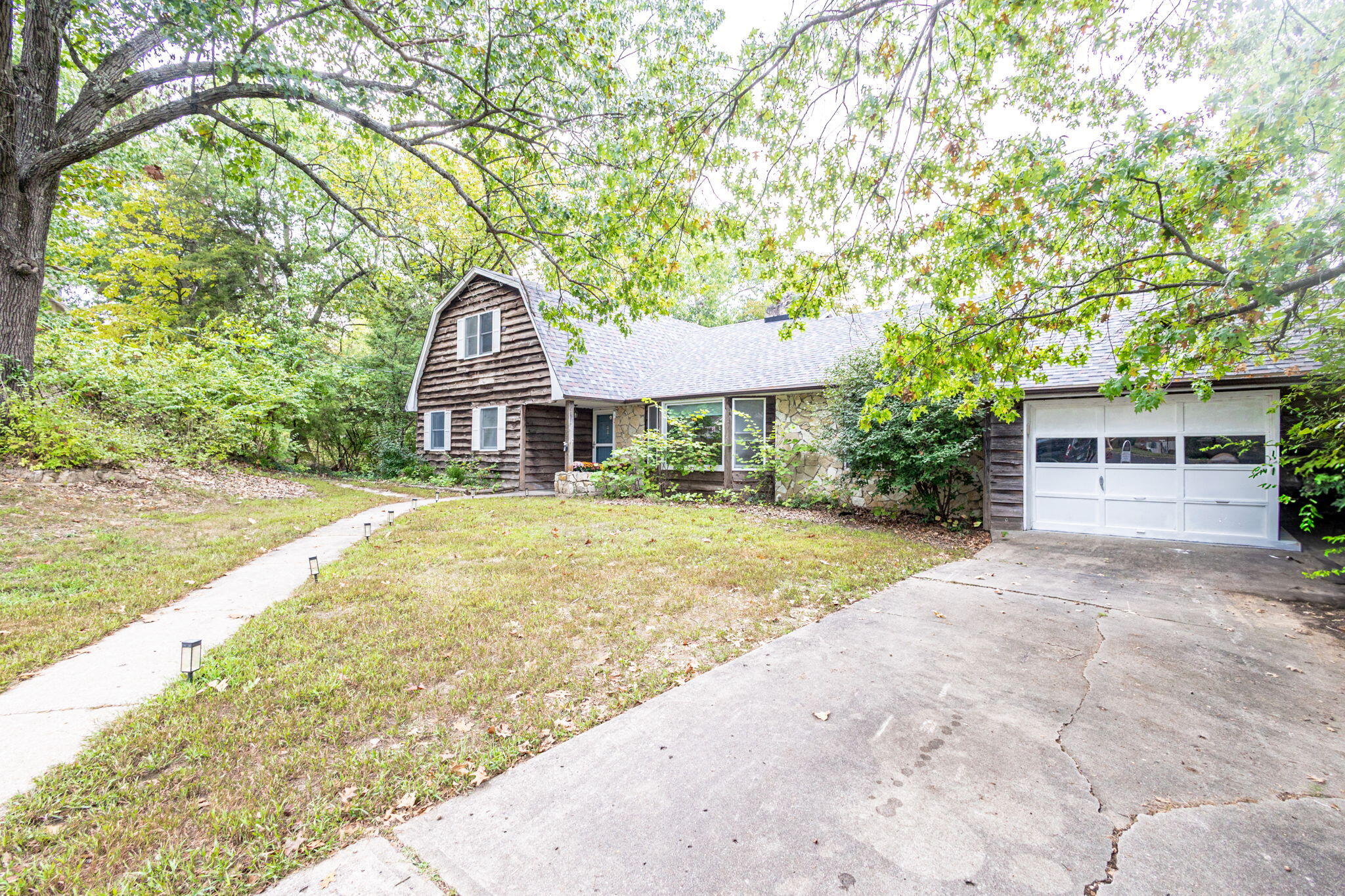 Jefferson City, Missouri 65109, United States, 7 Bedrooms Bedrooms, ,4 BathroomsBathrooms,Residential,Active,229582