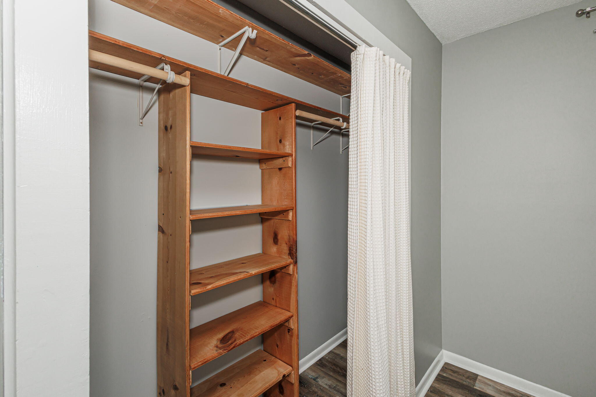 Columbia, Missouri 65202, United States, 3 Bedrooms Bedrooms, ,1 BathroomBathrooms,Residential,Pending,190382