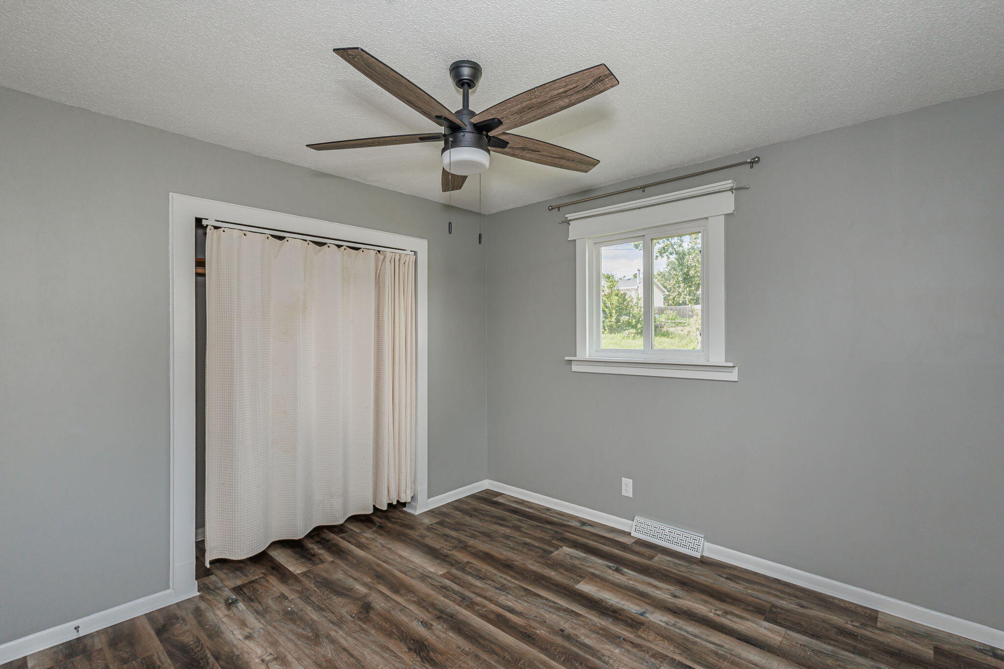 Columbia, Missouri 65202, United States, 3 Bedrooms Bedrooms, ,1 BathroomBathrooms,Residential,Pending,190382