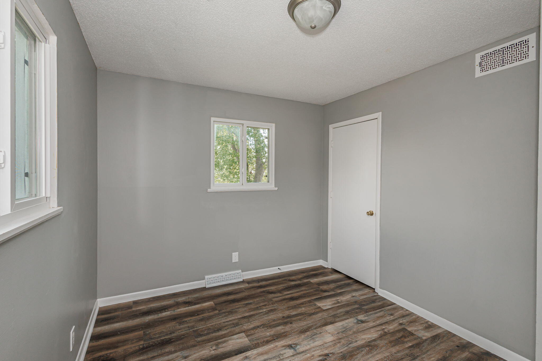 Columbia, Missouri 65202, United States, 3 Bedrooms Bedrooms, ,1 BathroomBathrooms,Residential,Pending,190382