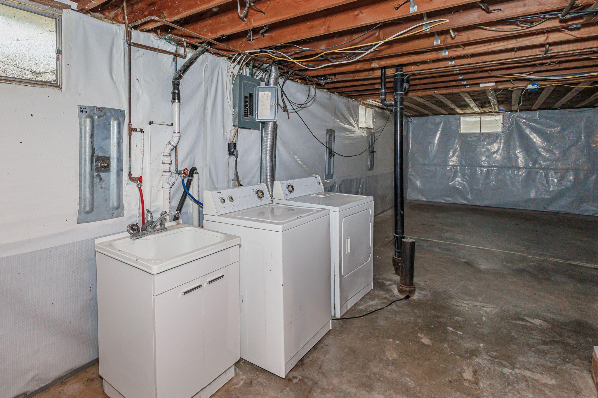 Columbia, Missouri 65202, United States, 3 Bedrooms Bedrooms, ,1 BathroomBathrooms,Residential,Pending,190382