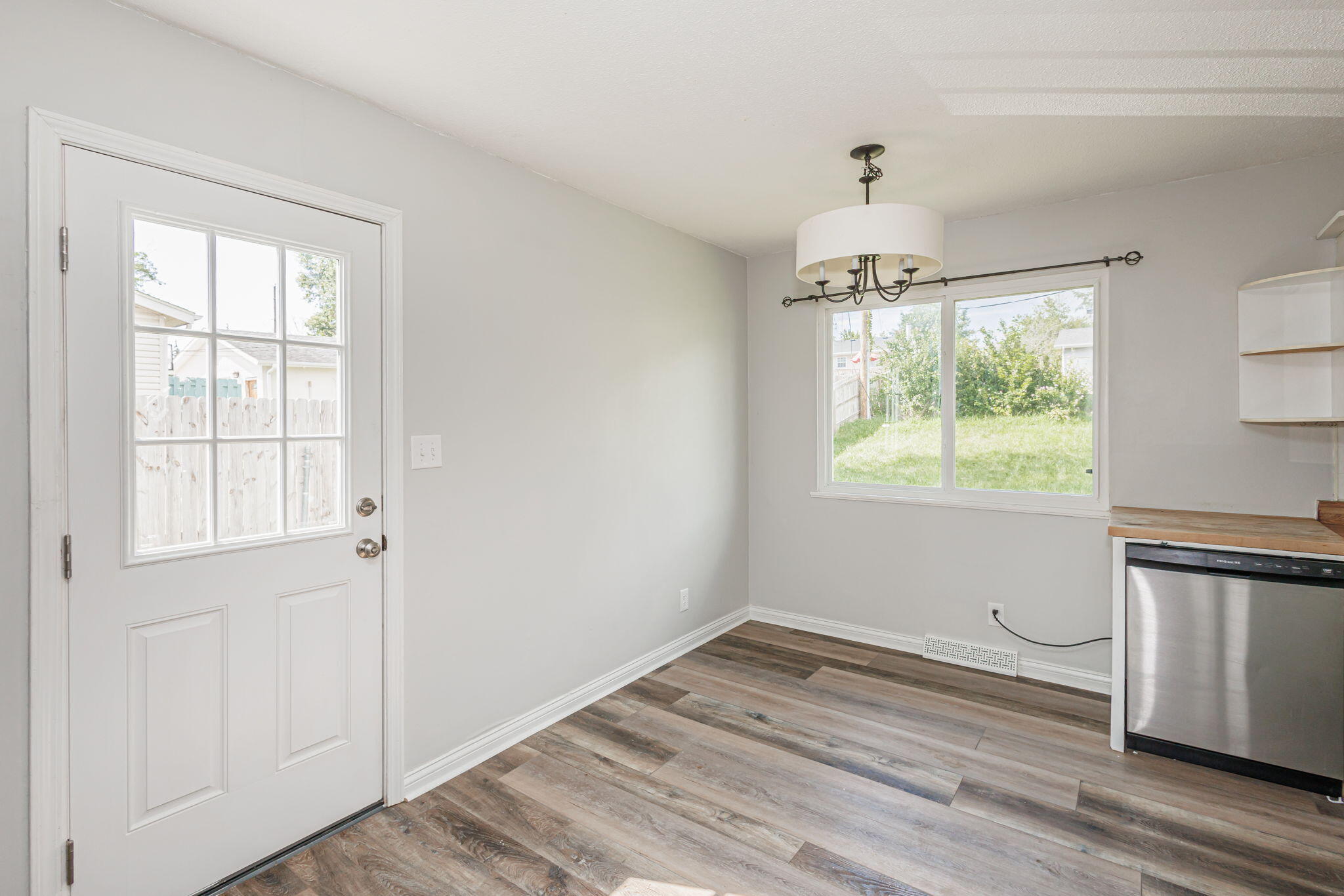 Columbia, Missouri 65202, United States, 3 Bedrooms Bedrooms, ,1 BathroomBathrooms,Residential,Pending,190382