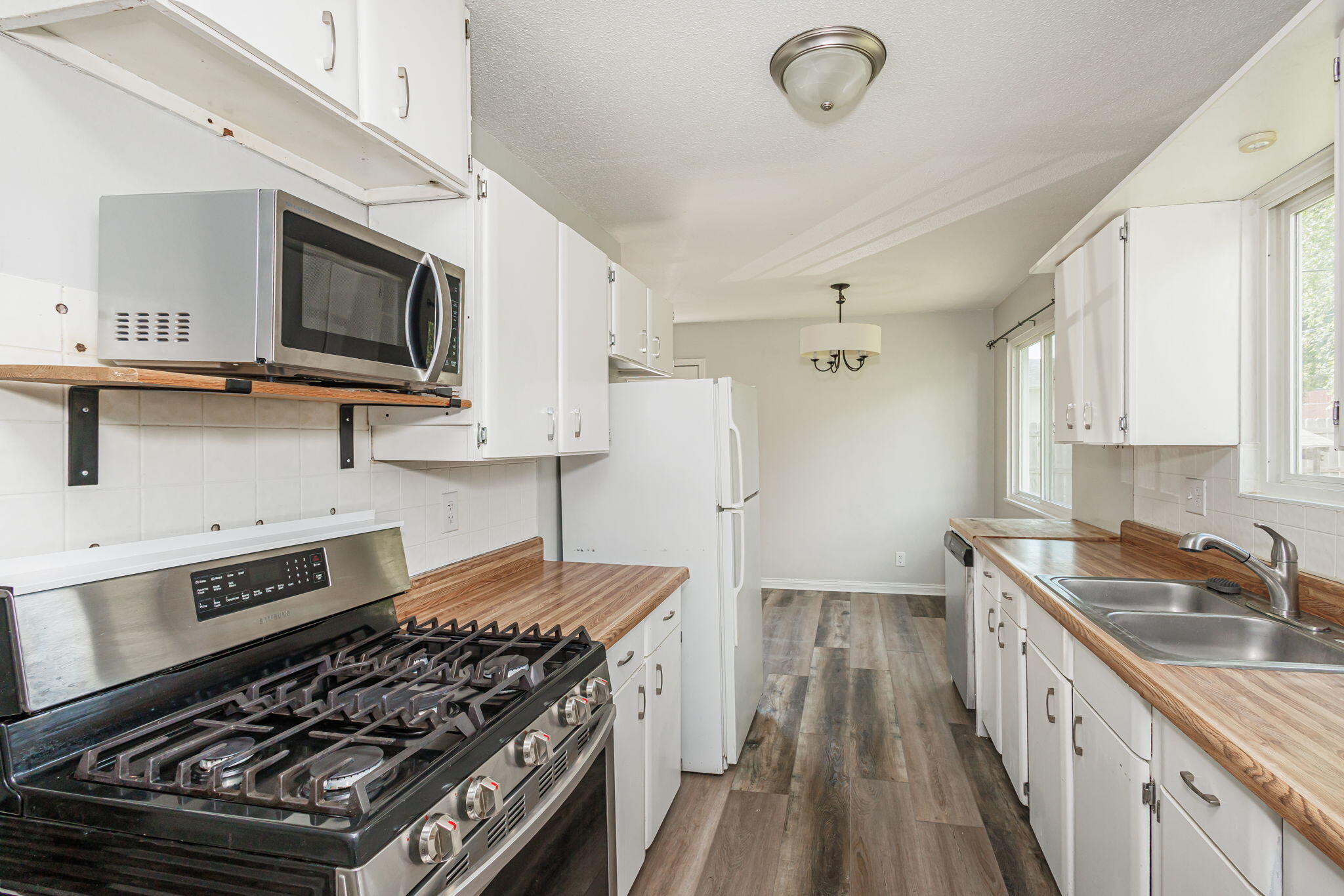 Columbia, Missouri 65202, United States, 3 Bedrooms Bedrooms, ,1 BathroomBathrooms,Residential,Pending,190382