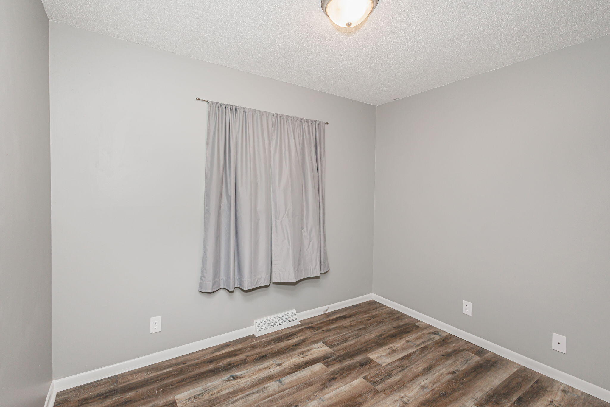 Columbia, Missouri 65202, United States, 3 Bedrooms Bedrooms, ,1 BathroomBathrooms,Residential,Pending,190382