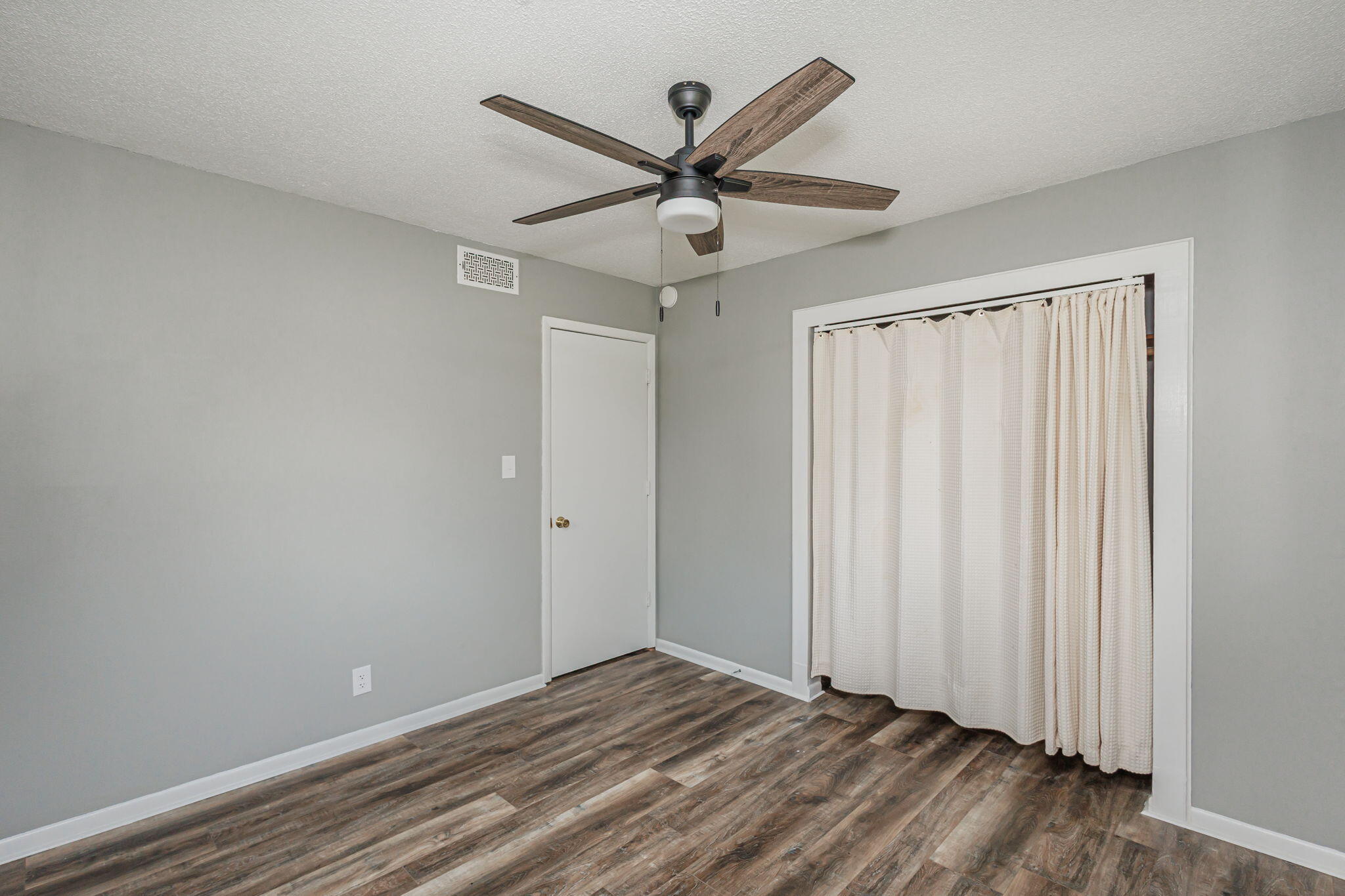 Columbia, Missouri 65202, United States, 3 Bedrooms Bedrooms, ,1 BathroomBathrooms,Residential,Pending,190382