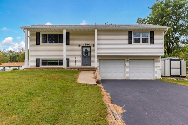 7340 E SUNRISE CT, COLUMBIA, MO 65201 - Image a89f6f12a2899cf030a3bf403c2f45ac/2148259276