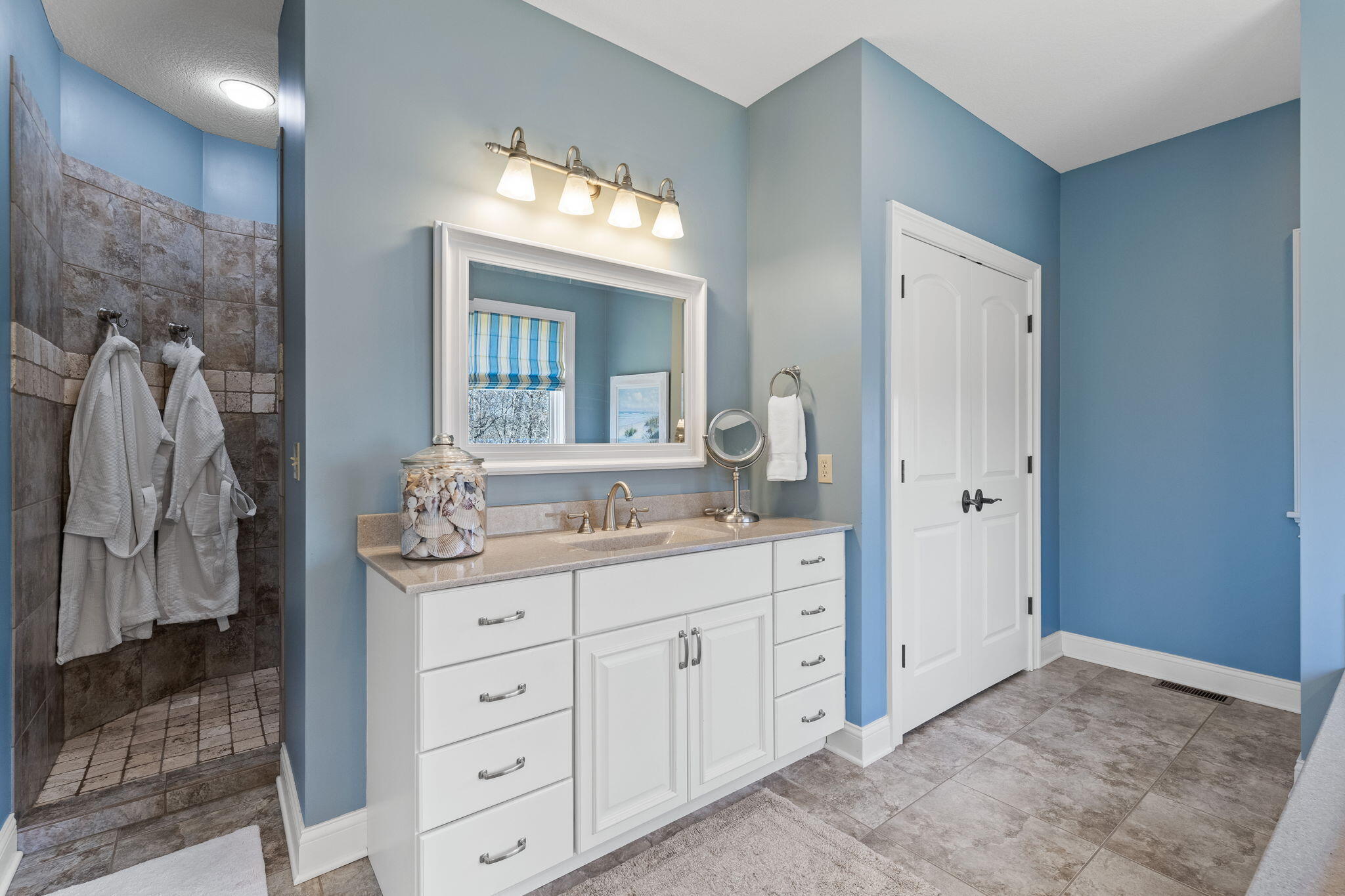 Columbia, Missouri 65201, United States, 6 Bedrooms Bedrooms, ,5 BathroomsBathrooms,Residential,Active,65697