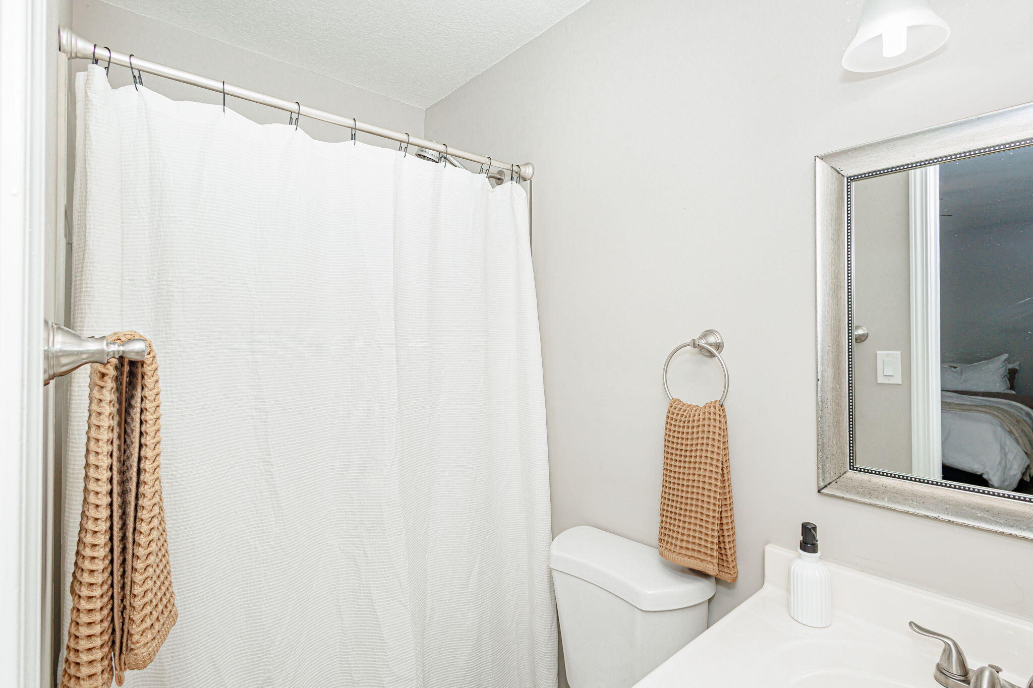 Columbia, Missouri 65203, United States, 4 Bedrooms Bedrooms, ,3 BathroomsBathrooms,Residential,Pending,50752