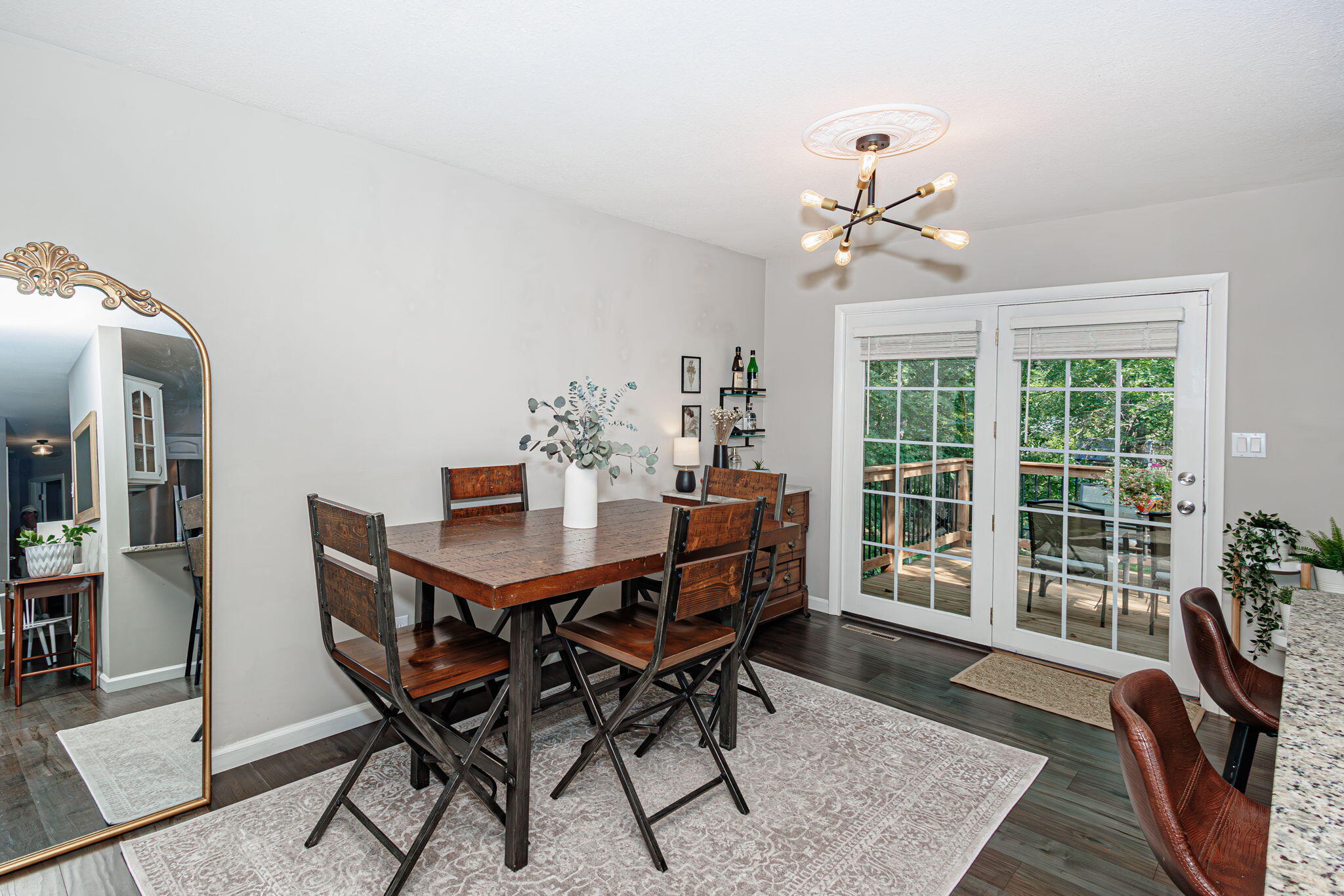 Columbia, Missouri 65203, United States, 4 Bedrooms Bedrooms, ,3 BathroomsBathrooms,Residential,Pending,50752