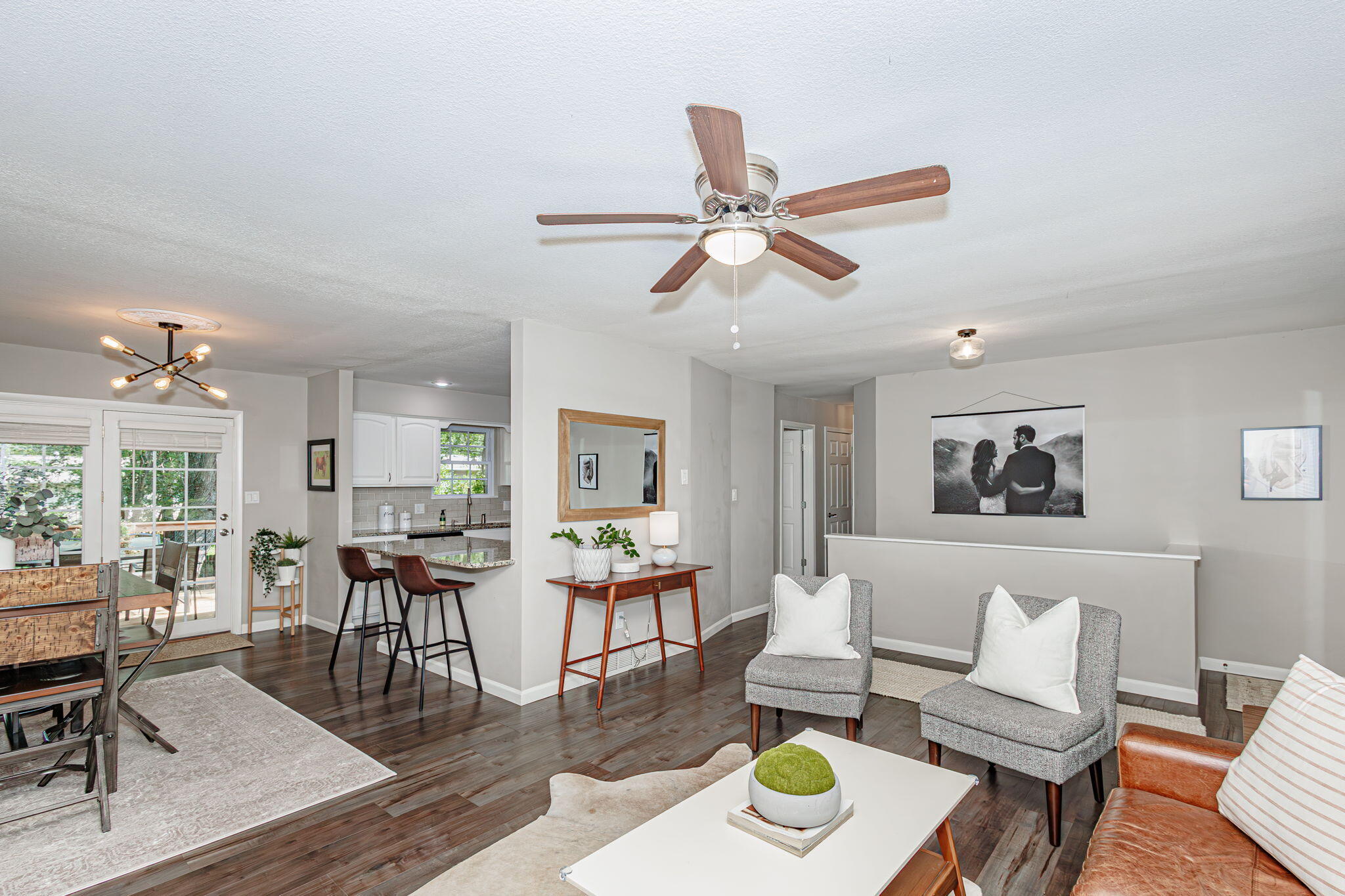 Columbia, Missouri 65203, United States, 4 Bedrooms Bedrooms, ,3 BathroomsBathrooms,Residential,Pending,50752