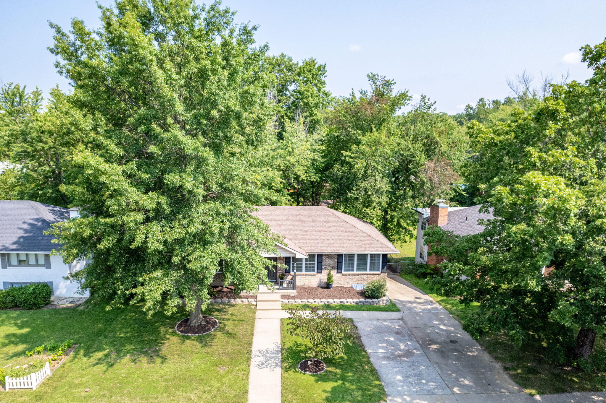 Columbia, Missouri 65203, United States, 4 Bedrooms Bedrooms, ,3 BathroomsBathrooms,Residential,Pending,50752