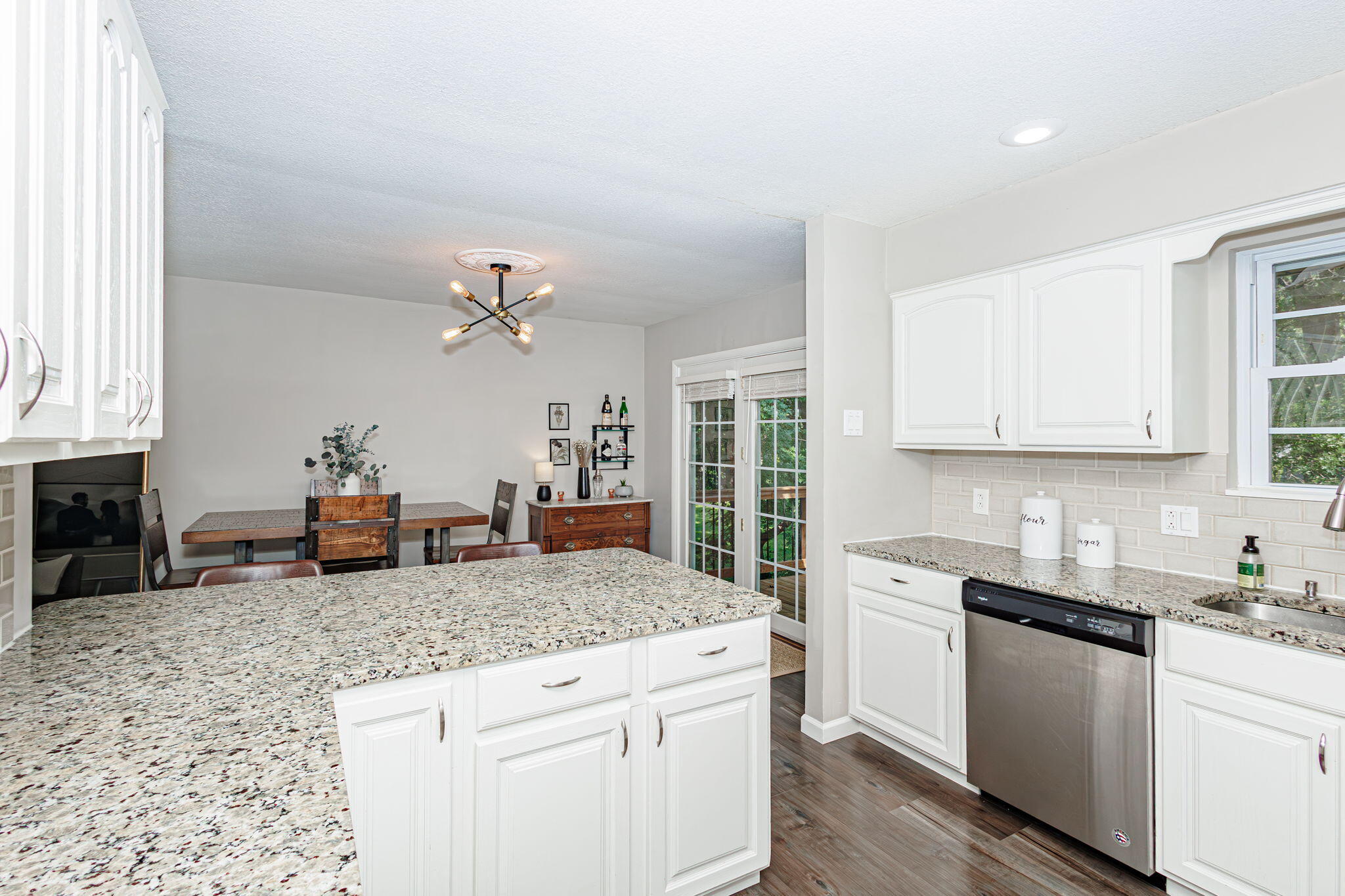 Columbia, Missouri 65203, United States, 4 Bedrooms Bedrooms, ,3 BathroomsBathrooms,Residential,Pending,50752