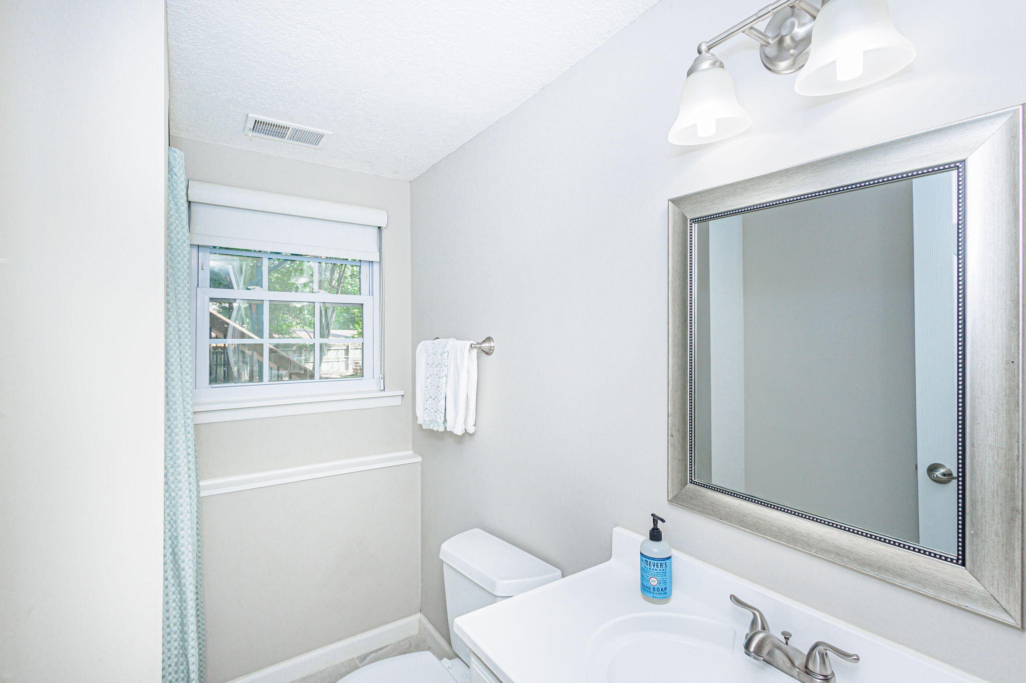 Columbia, Missouri 65203, United States, 4 Bedrooms Bedrooms, ,3 BathroomsBathrooms,Residential,Pending,50752