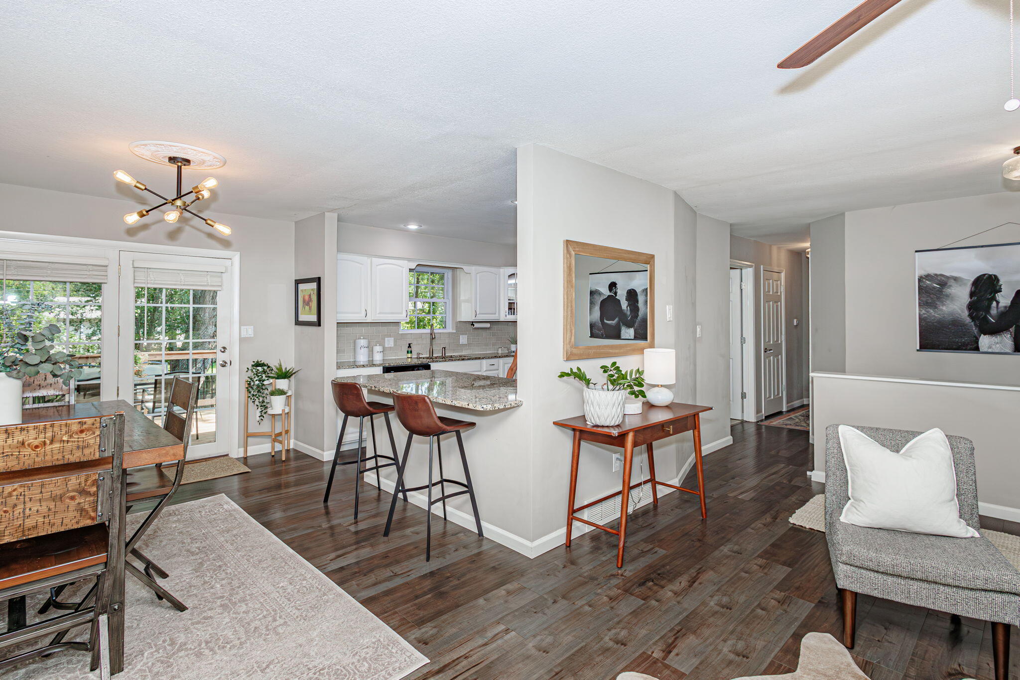 Columbia, Missouri 65203, United States, 4 Bedrooms Bedrooms, ,3 BathroomsBathrooms,Residential,Pending,50752